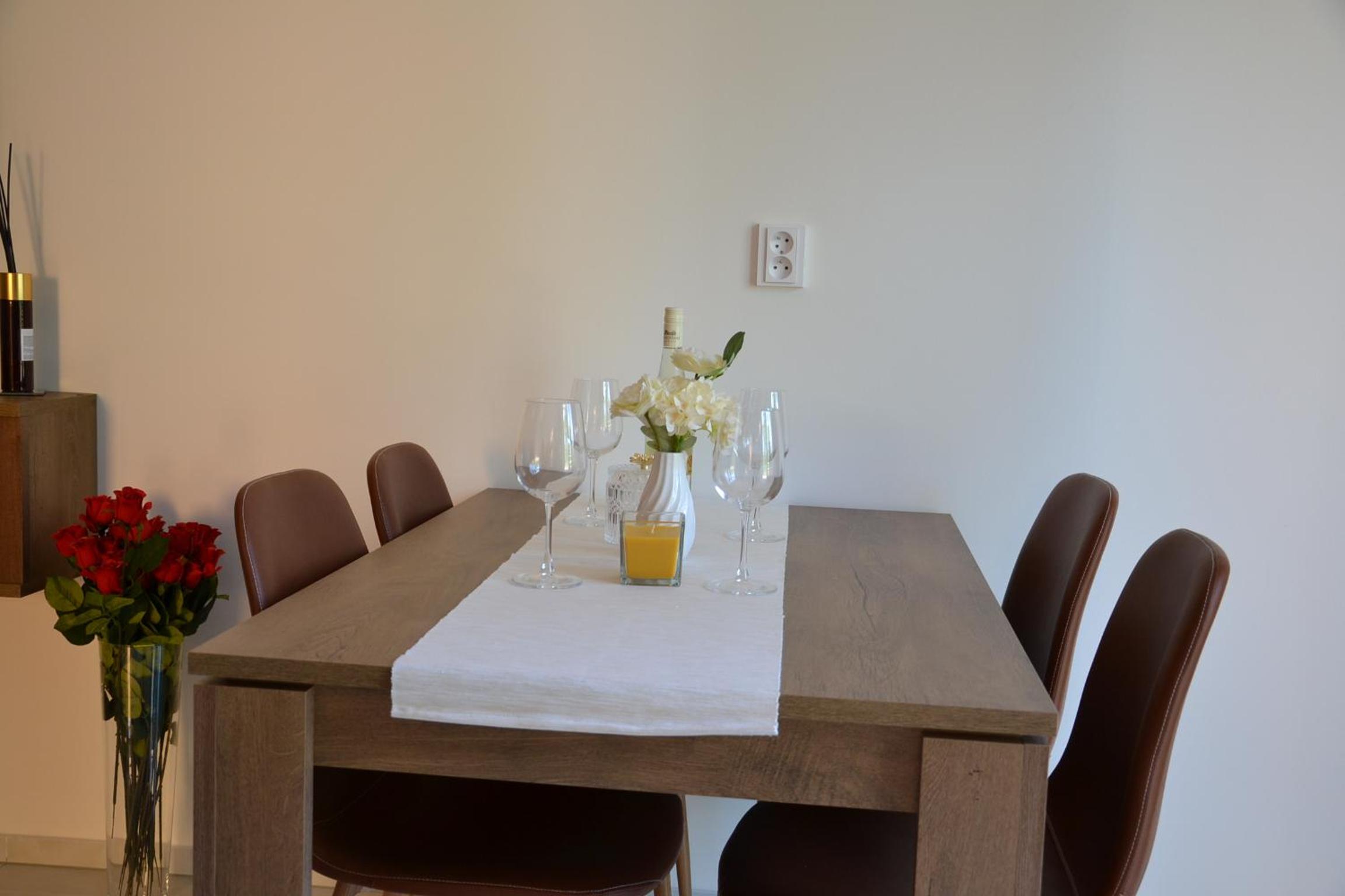 Apartment with Terrace - Photo 8