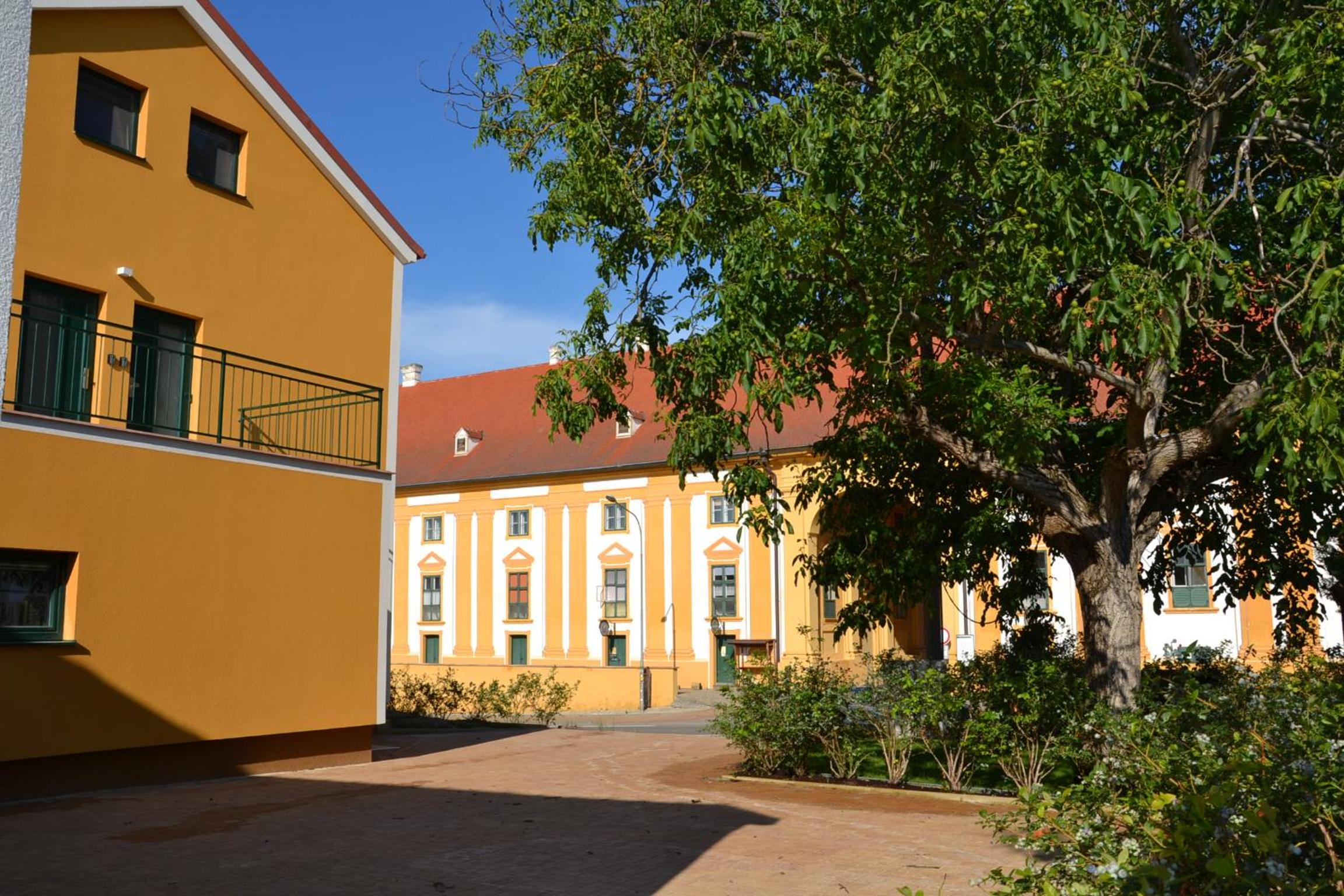 Two-Bedroom Apartment - Photo 17
