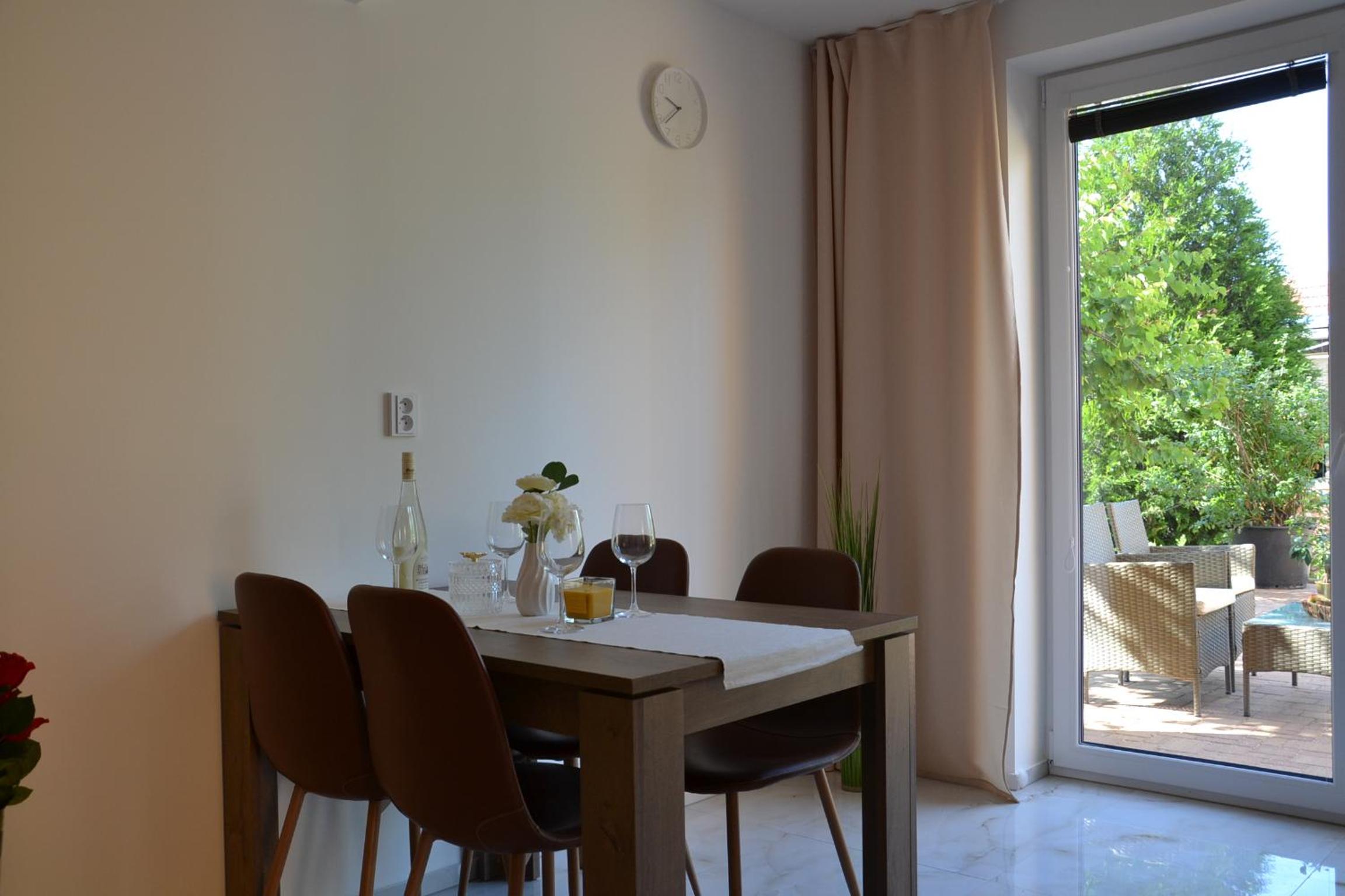 Apartment with Terrace - Photo 9
