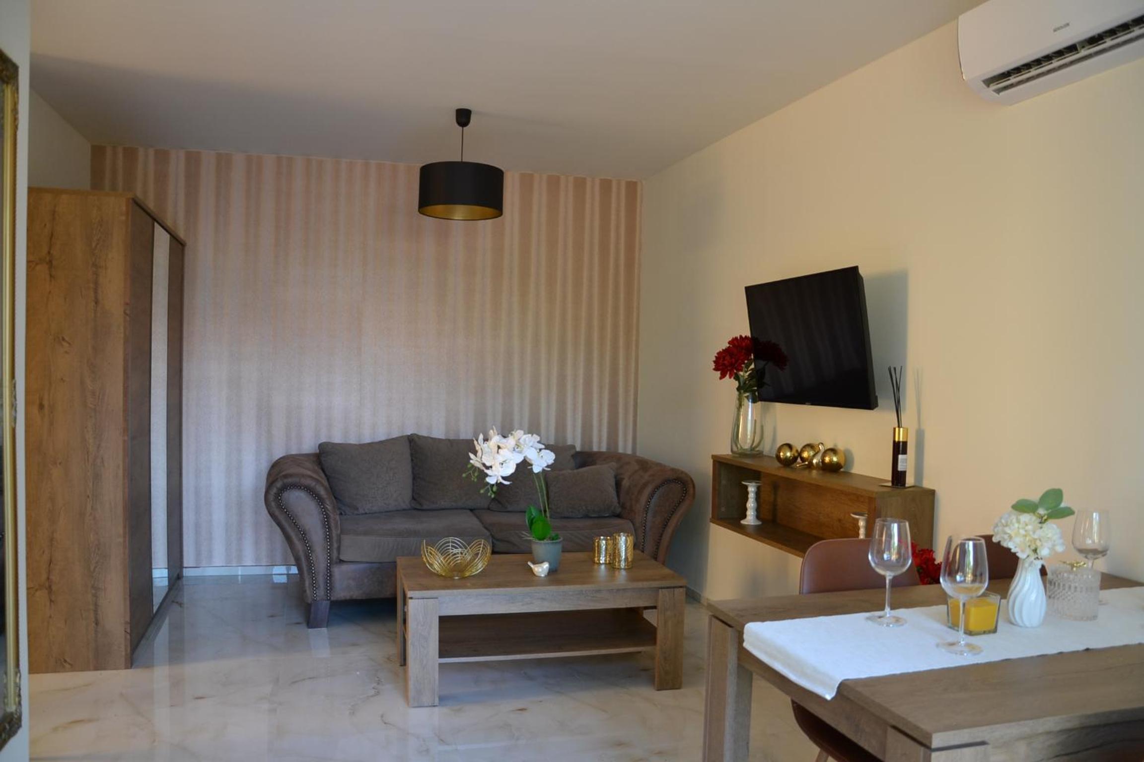 Apartment with Terrace - Photo 1