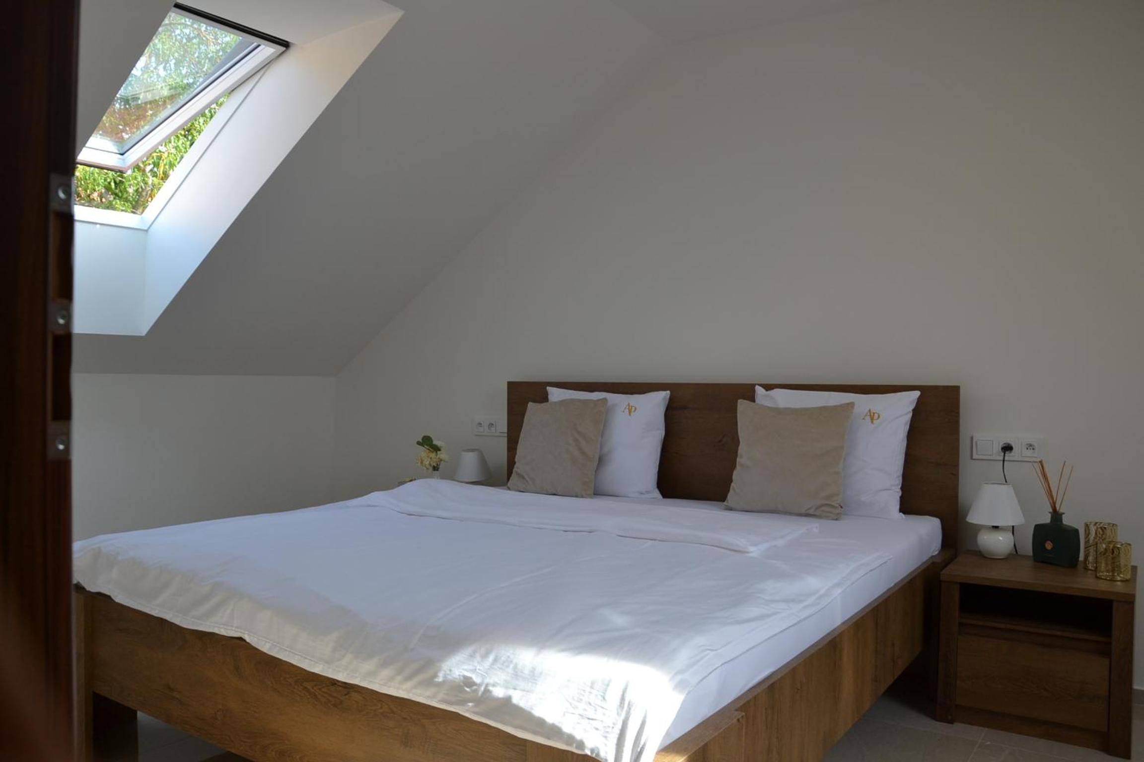 Apartment with Terrace - Photo 4