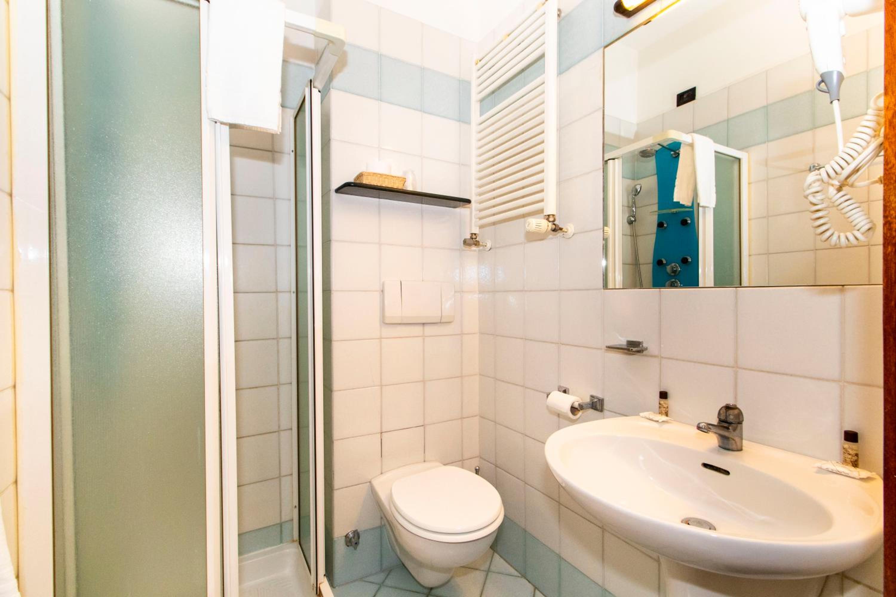 Double Room - Photo 14