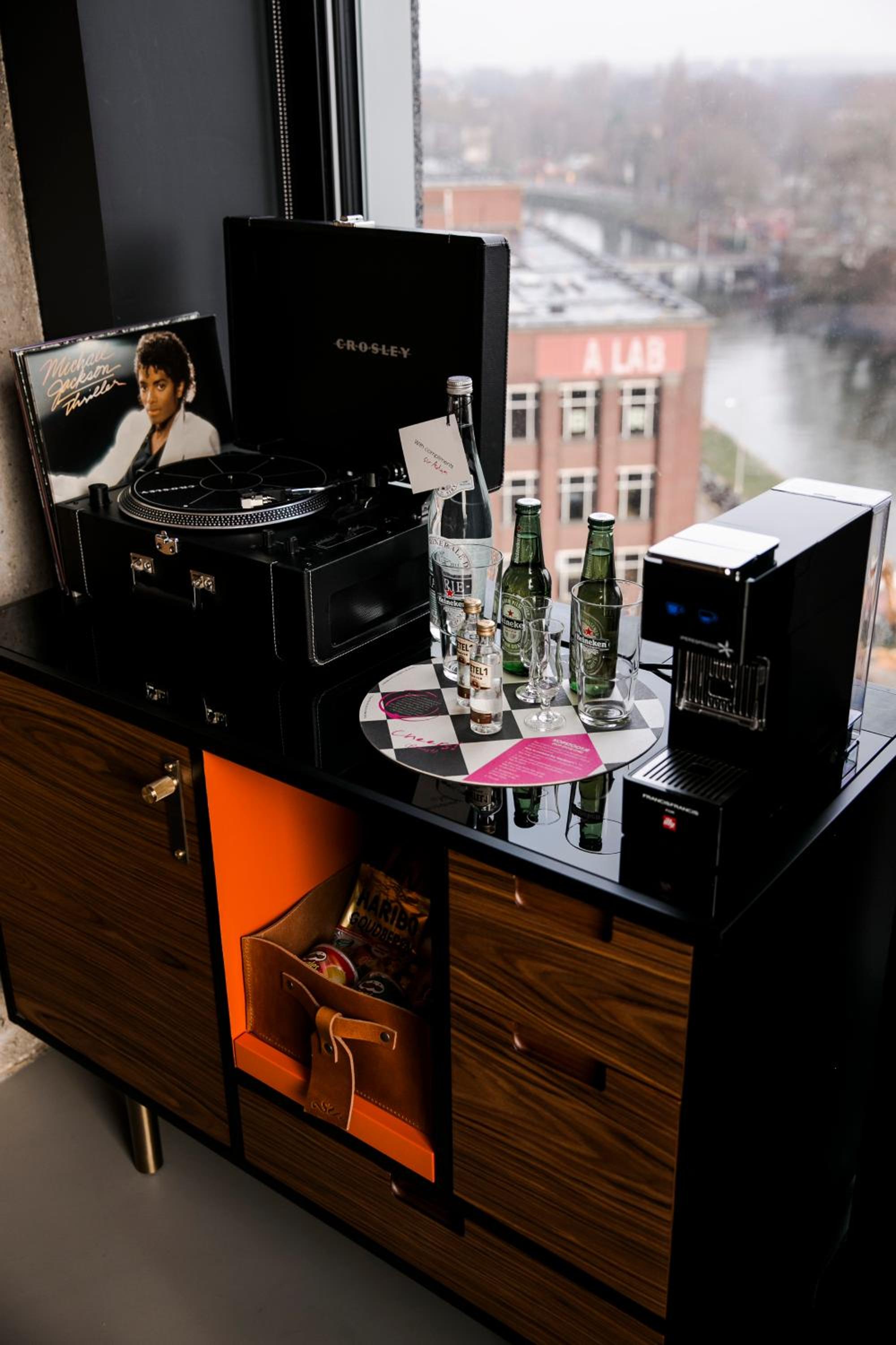 Deluxe Corner Room photo 2
