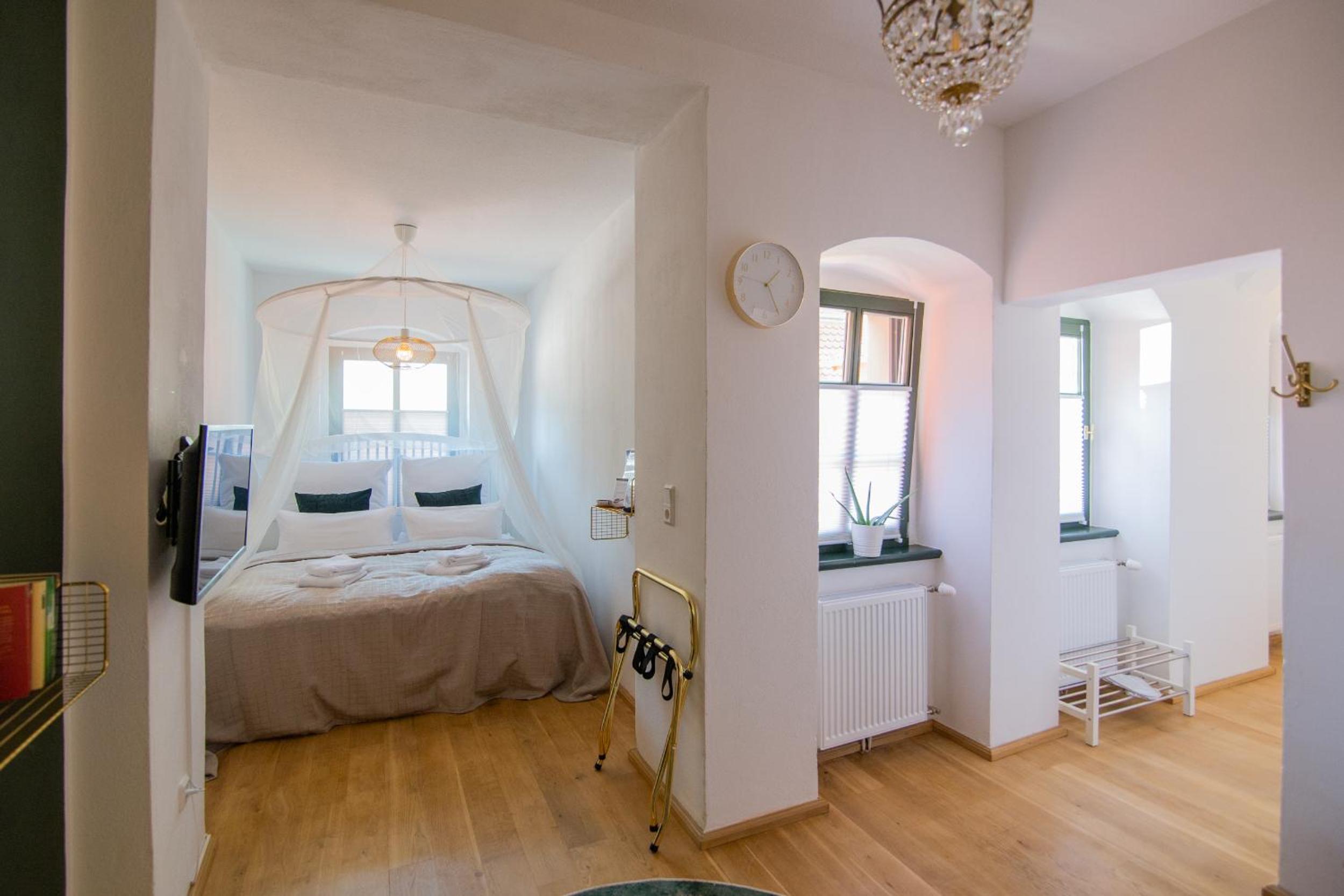 Queen Room photo 1