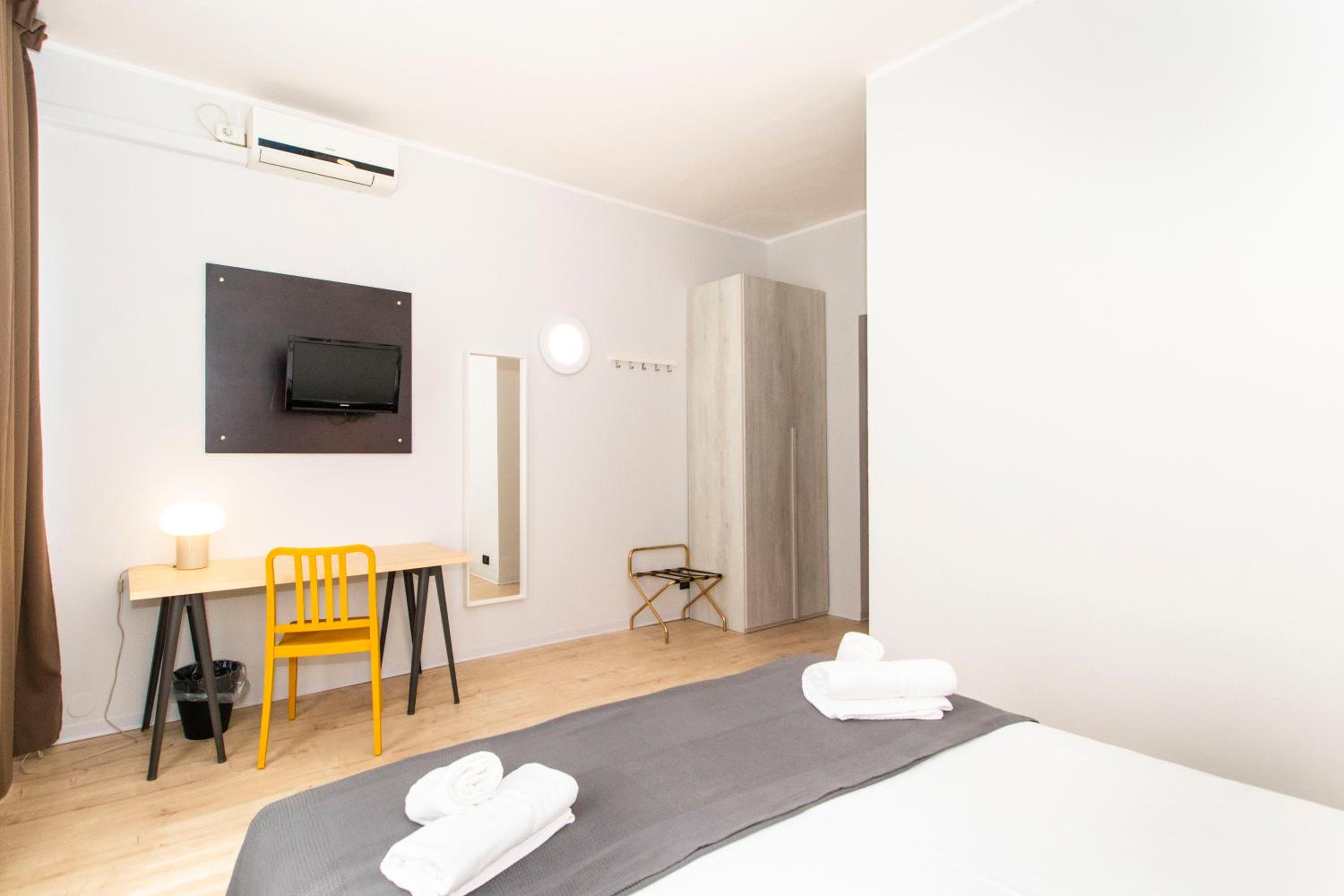 Double Room - Photo 15