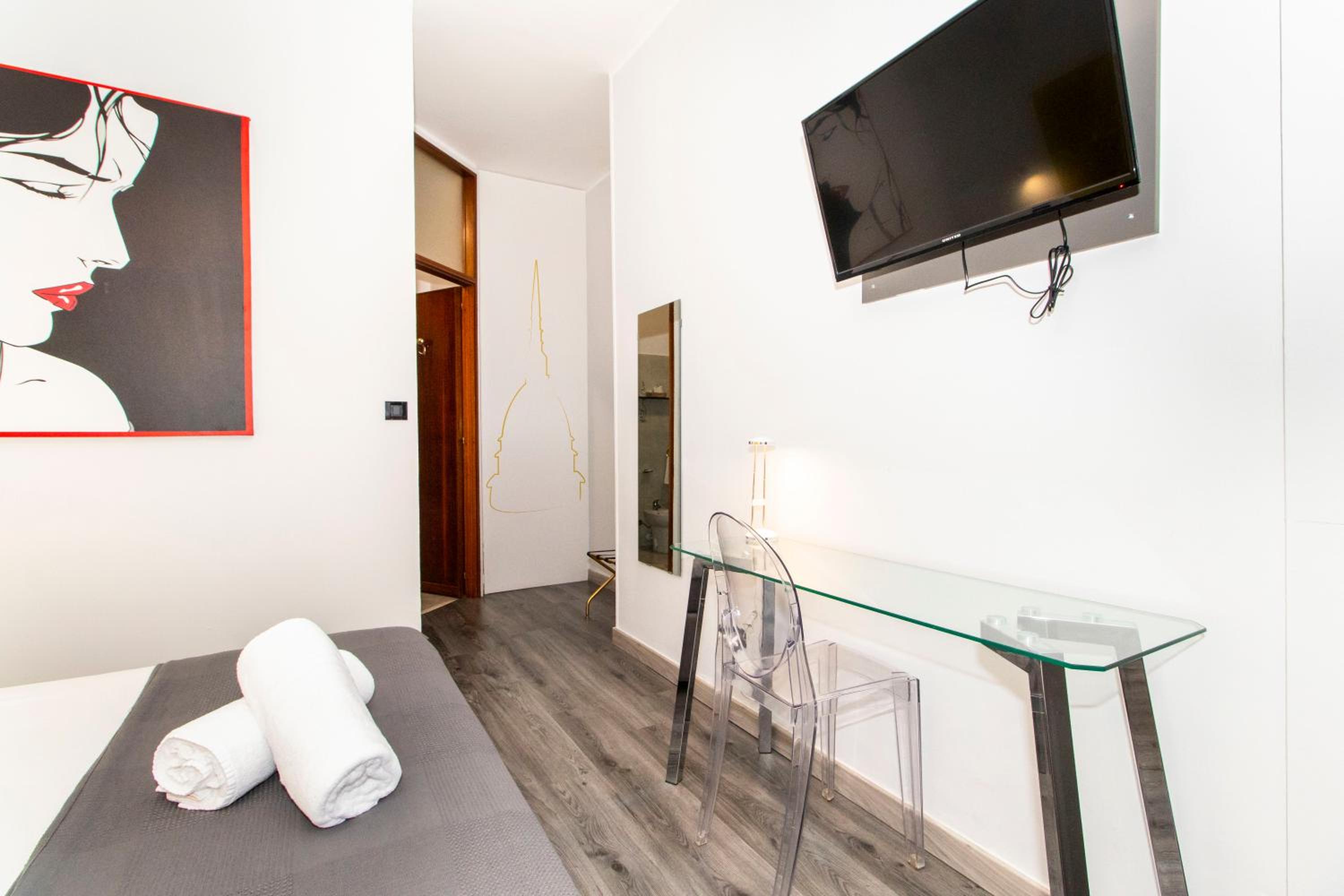 Double Room - Photo 9
