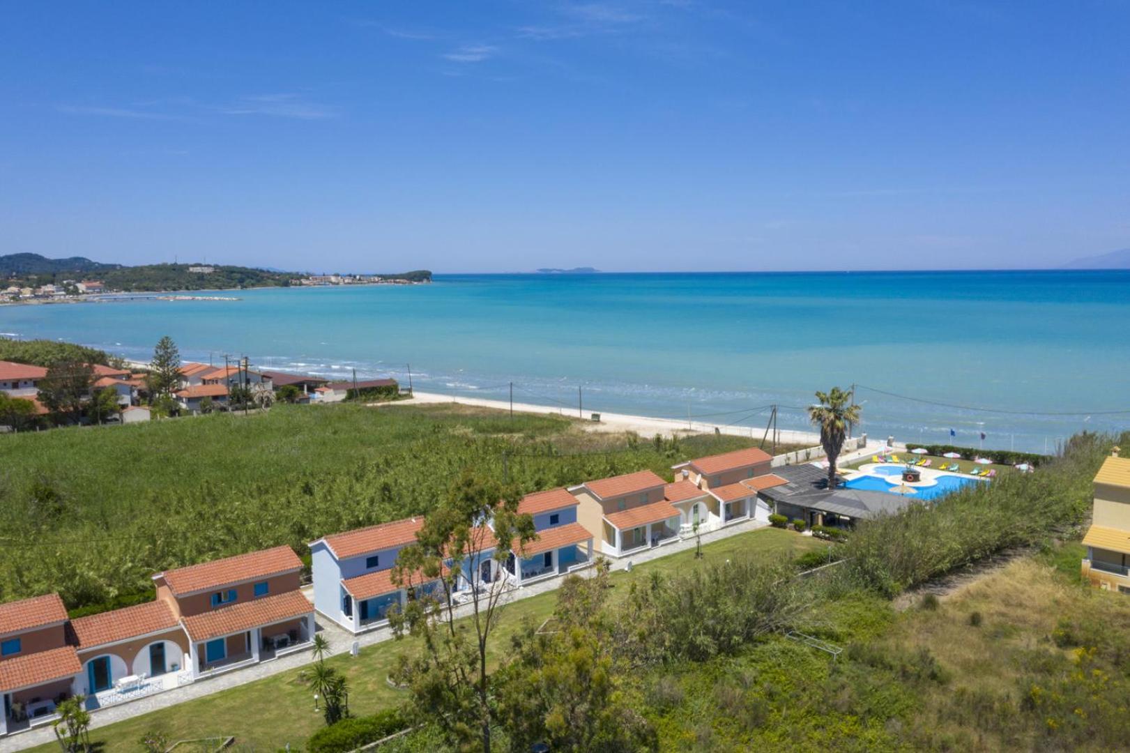 Three-Bedroom Villa with Garden View photo 2