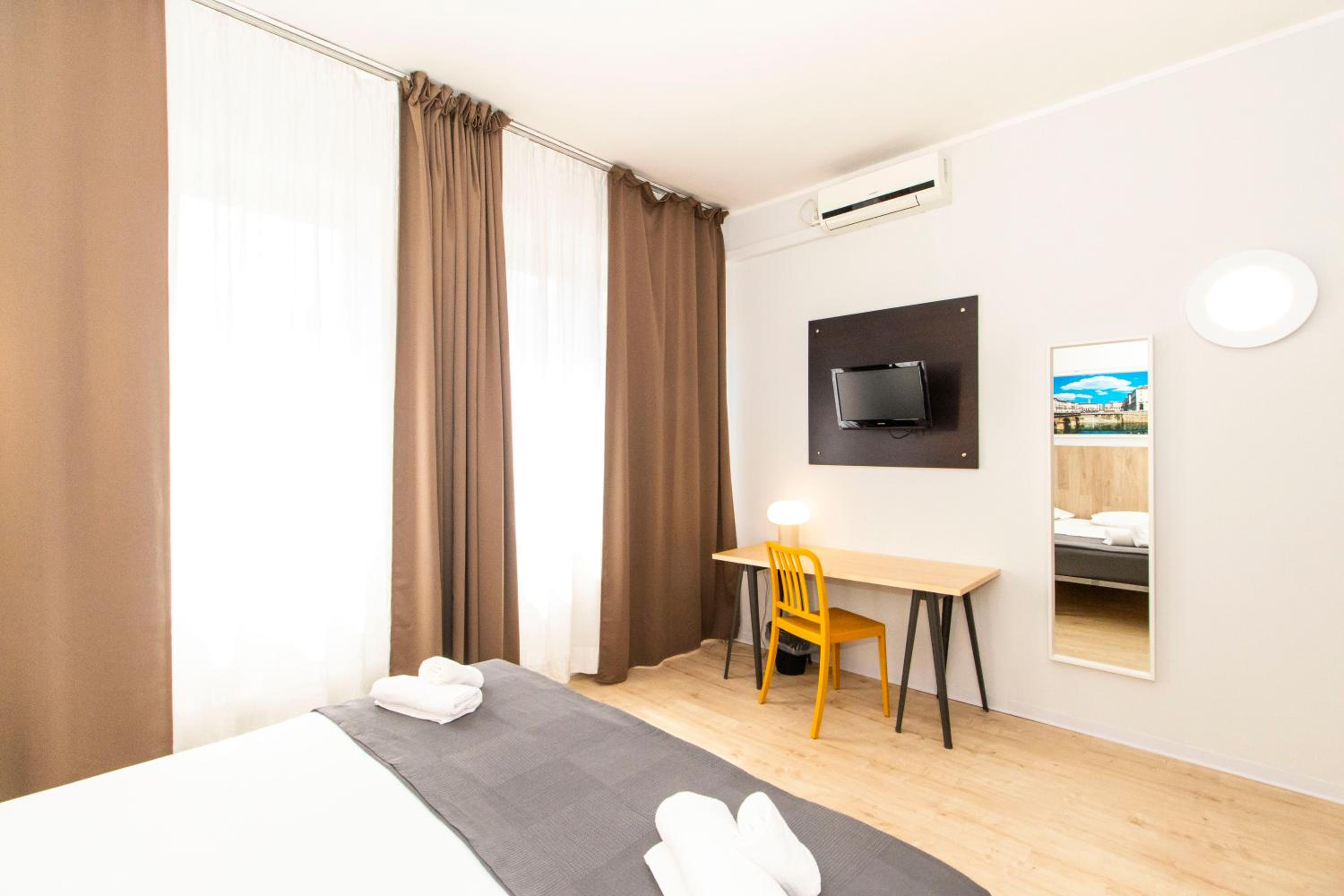 Double Room - Photo 18