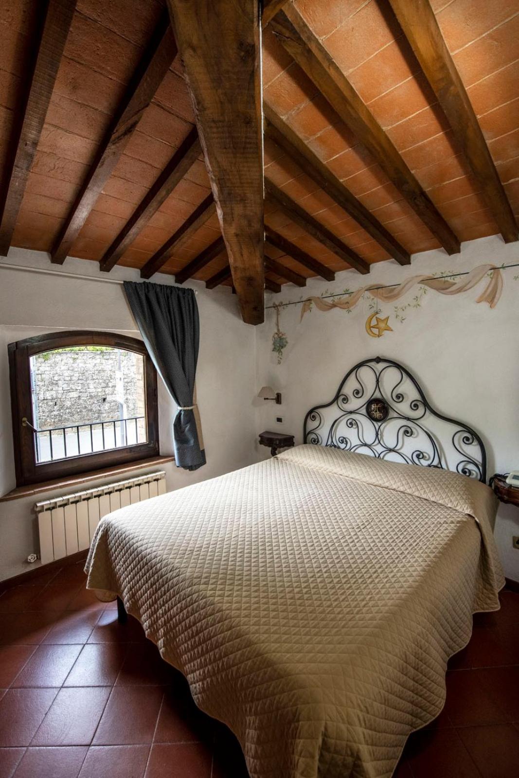 Standard Double Room - Photo 6