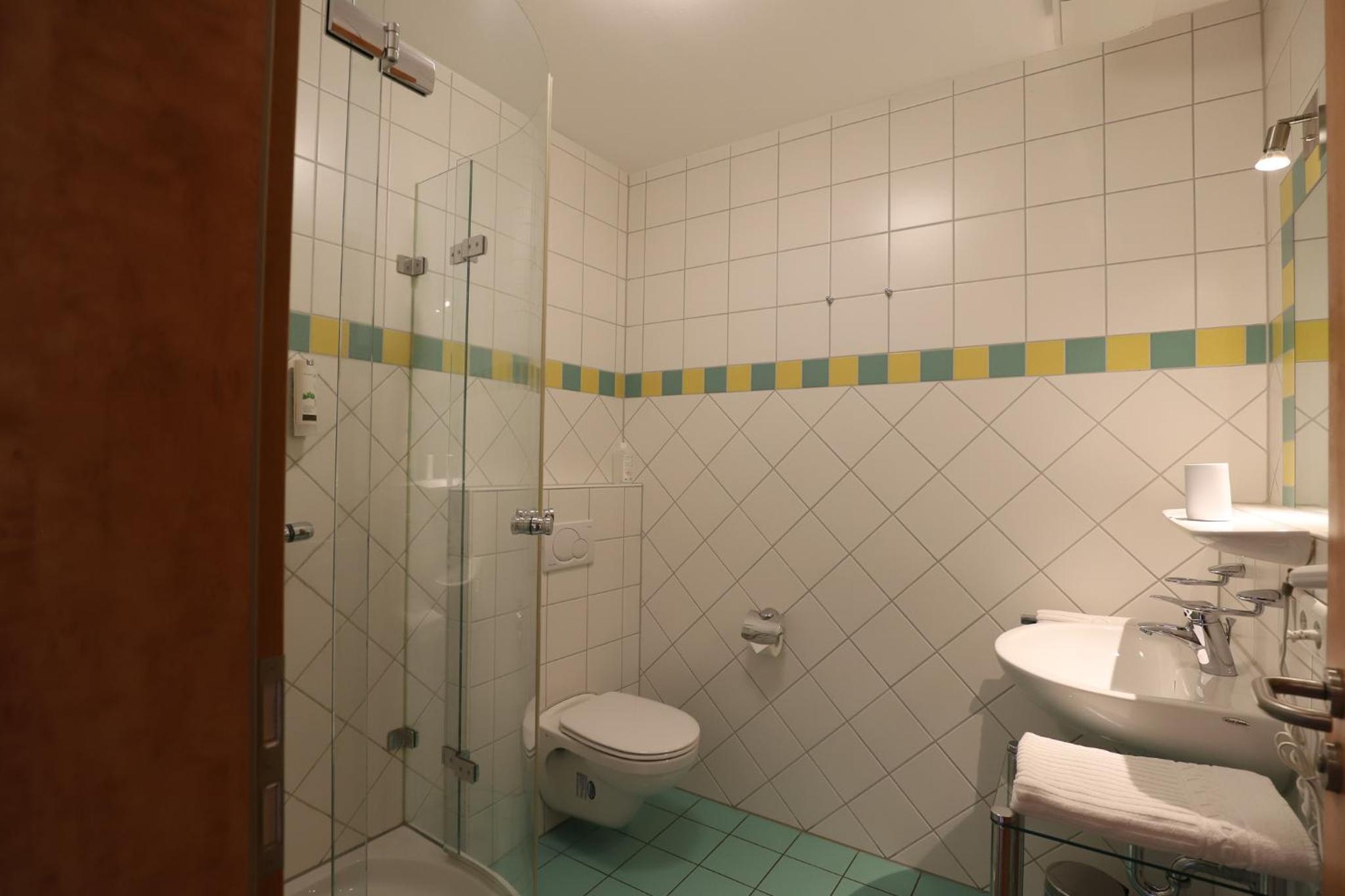 Apartment with Balcony - Photo 5