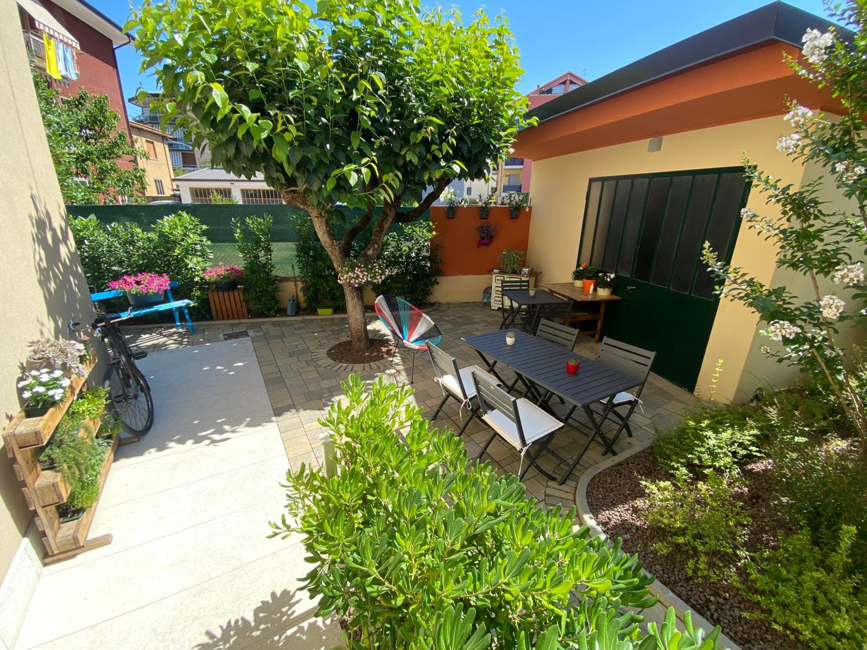 Double Room with Private Bathroom - Photo 18