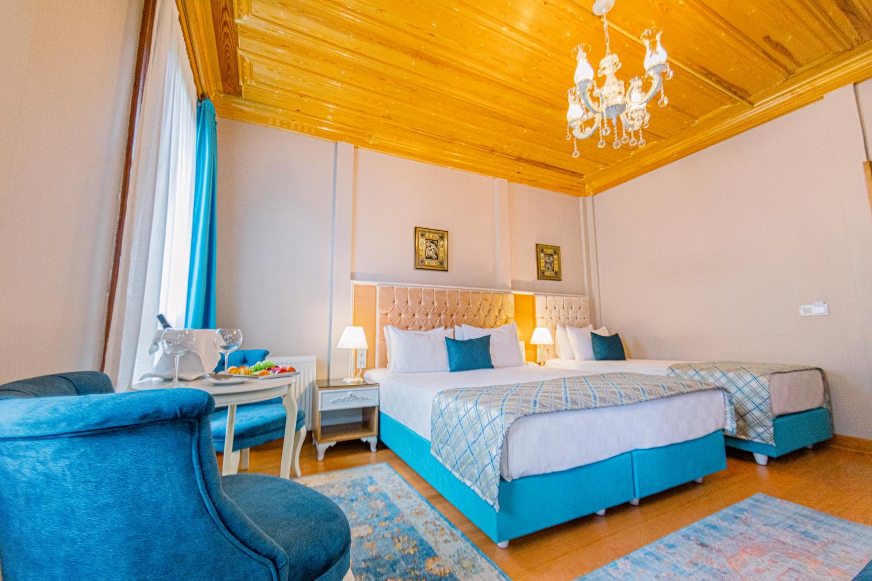 Superior Triple Room photo 3