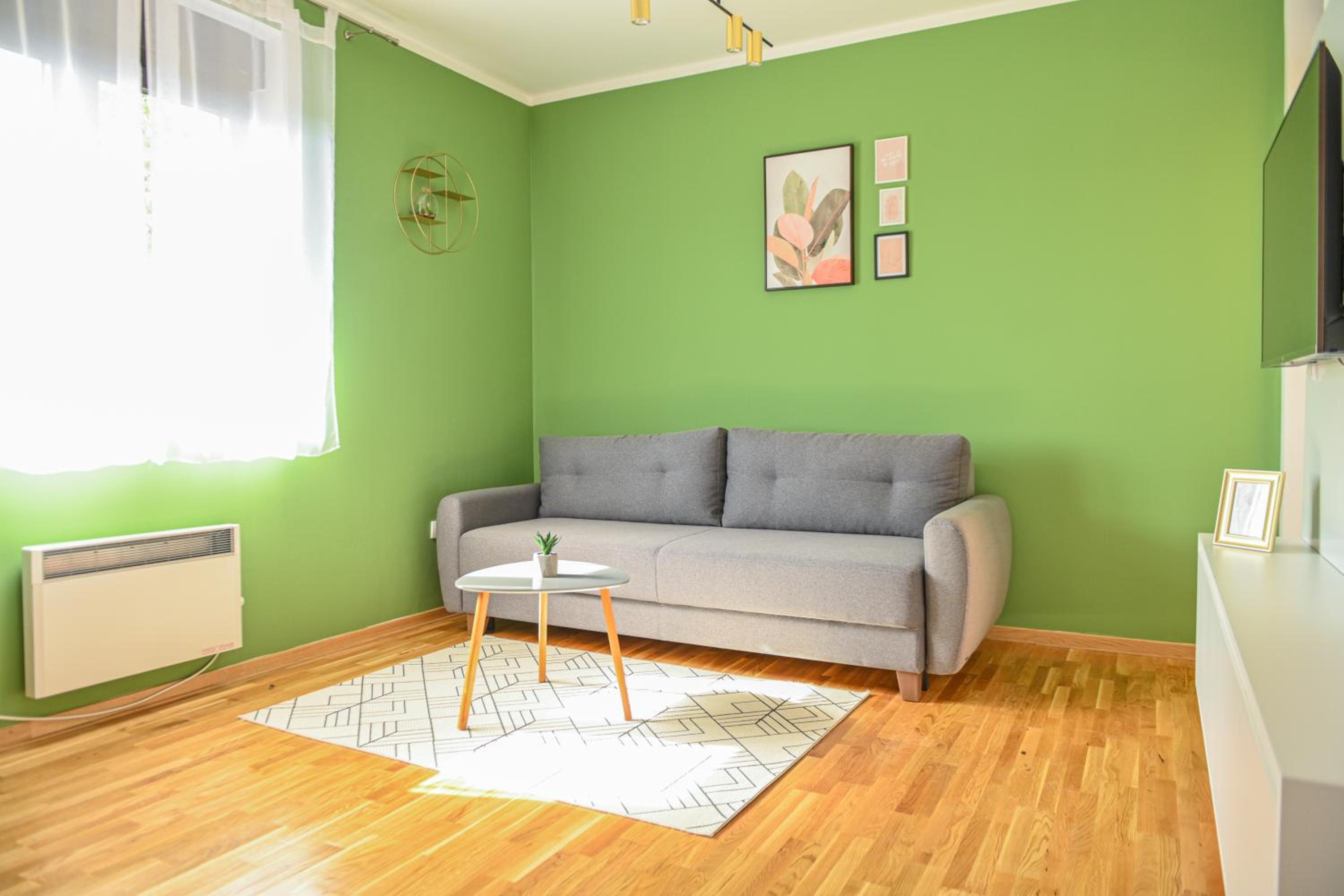 One-Bedroom Apartment photo 1