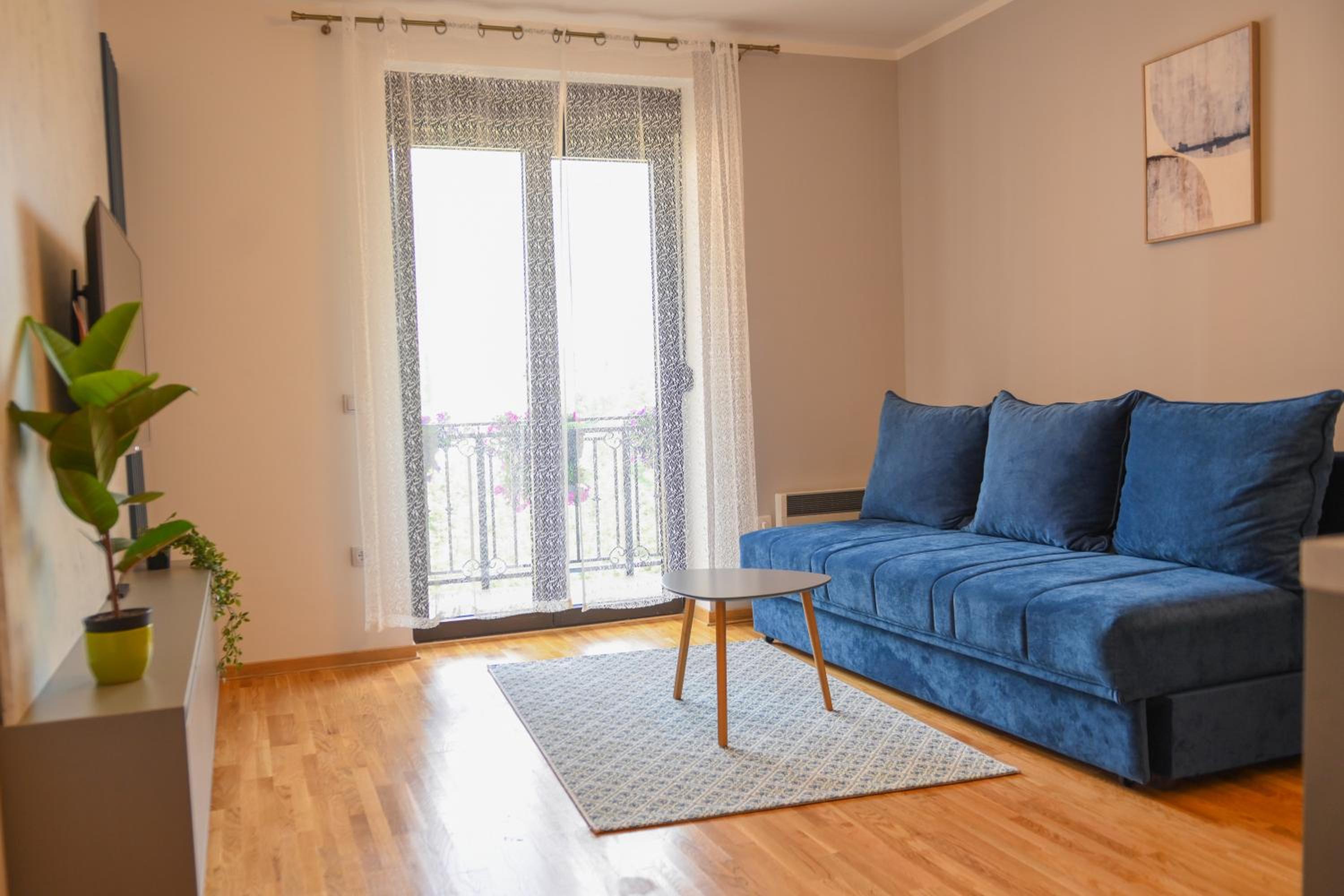 One-Bedroom Apartment photo 1