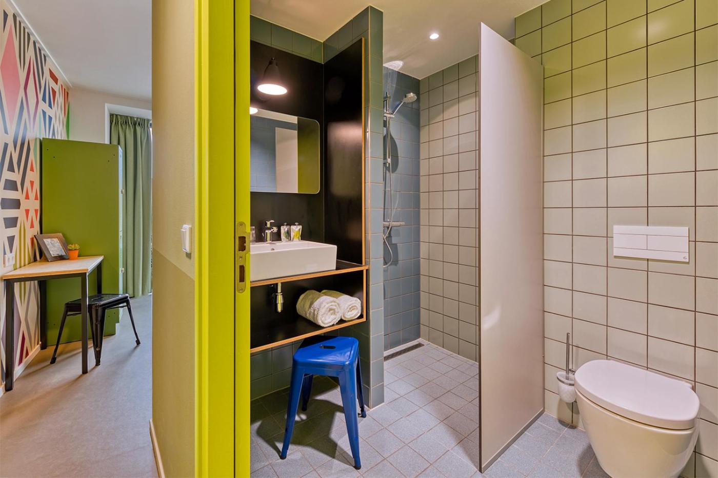 Comfort Double Room with Private Bathroom and Shower - Photo 3
