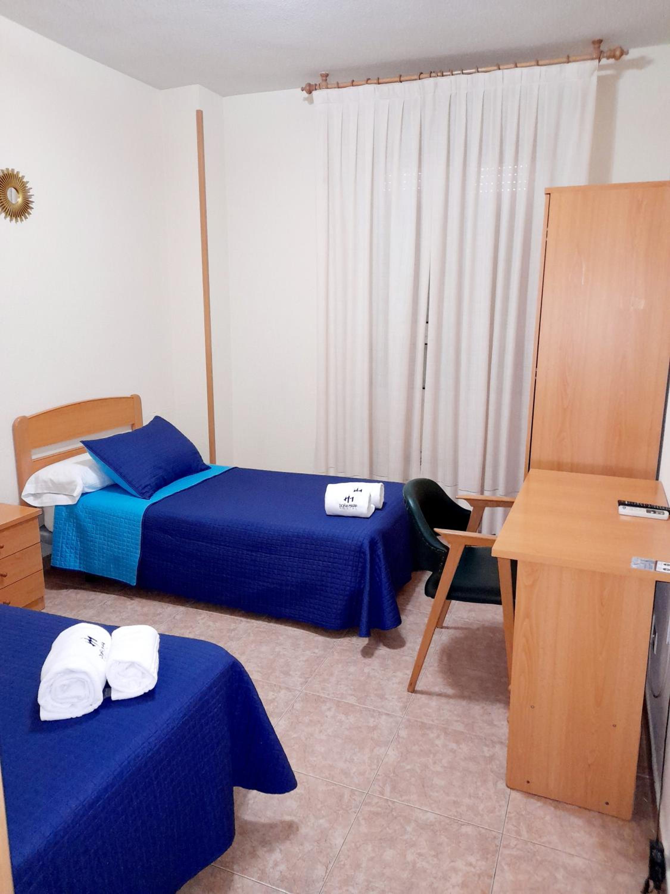 Twin Room with Private Bathroom - Photo 1
