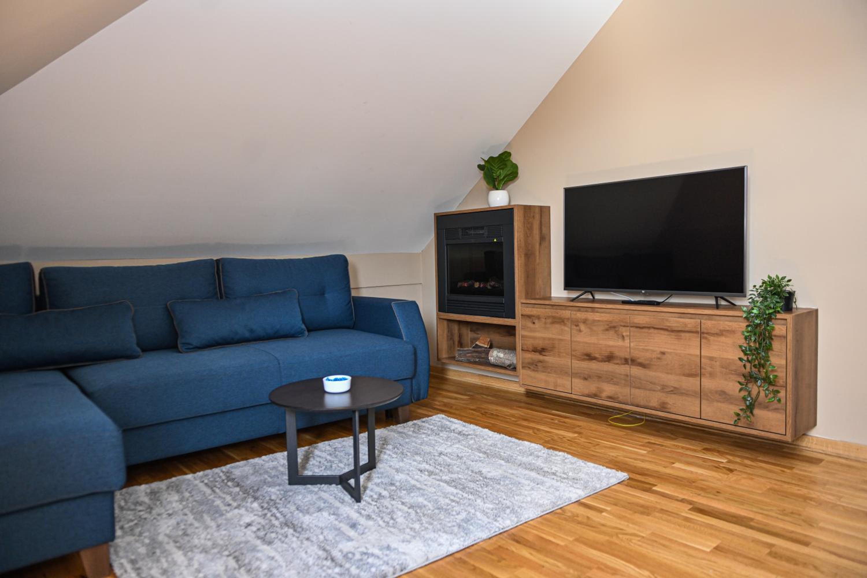 One-Bedroom Apartment photo 1