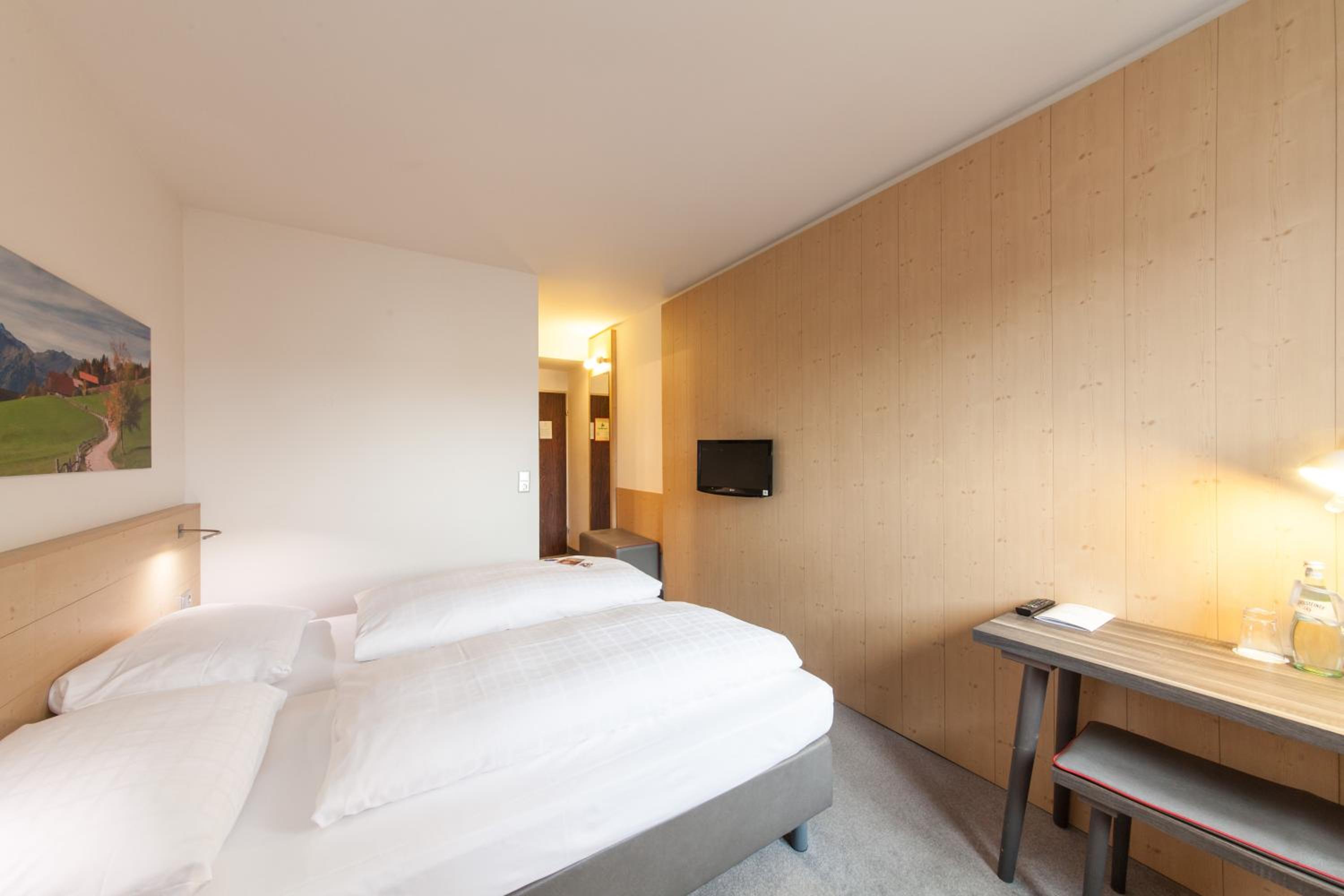 Standard Double Room - Photo 4