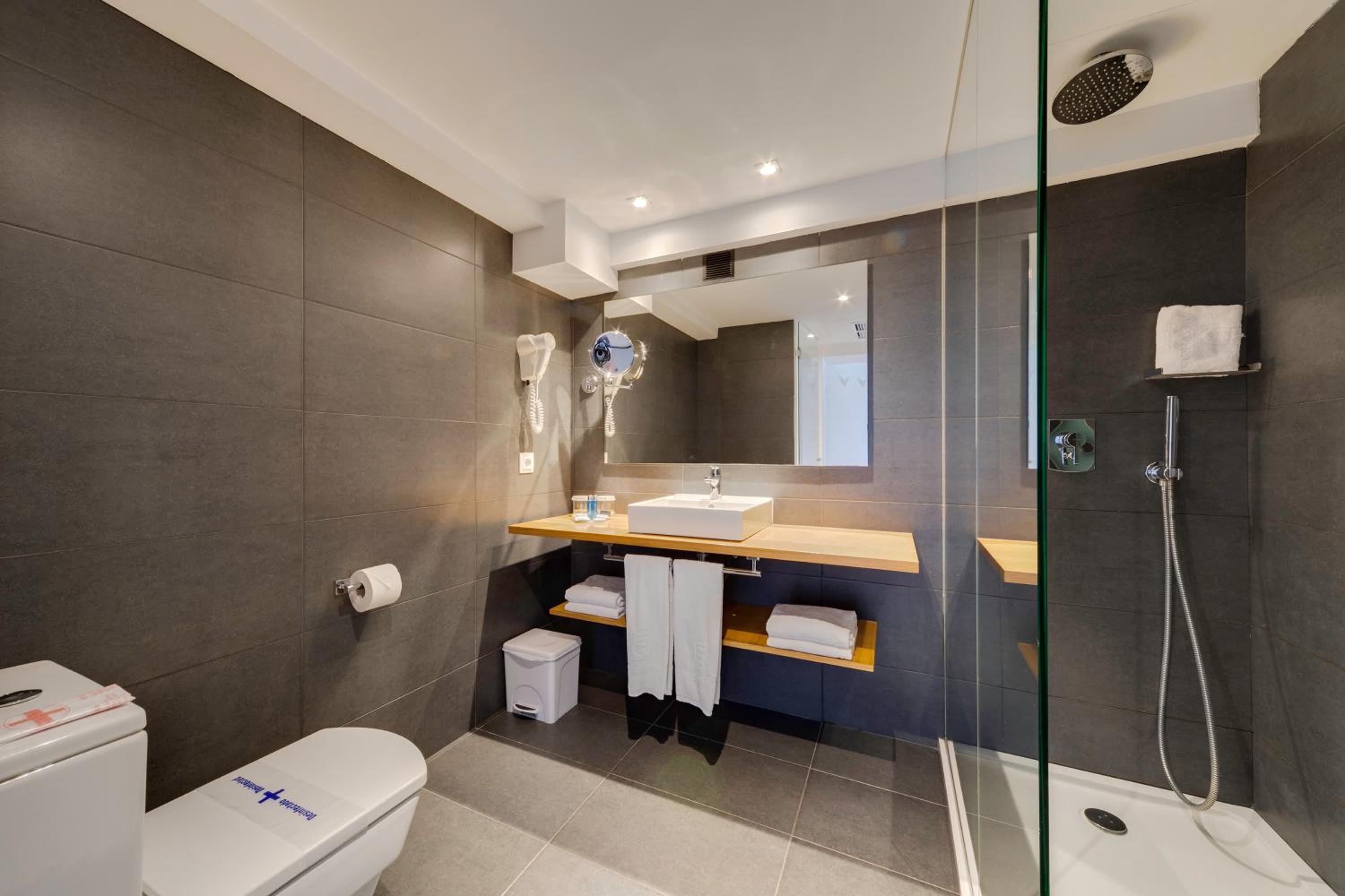 Suite Junior con vista lateral al mar