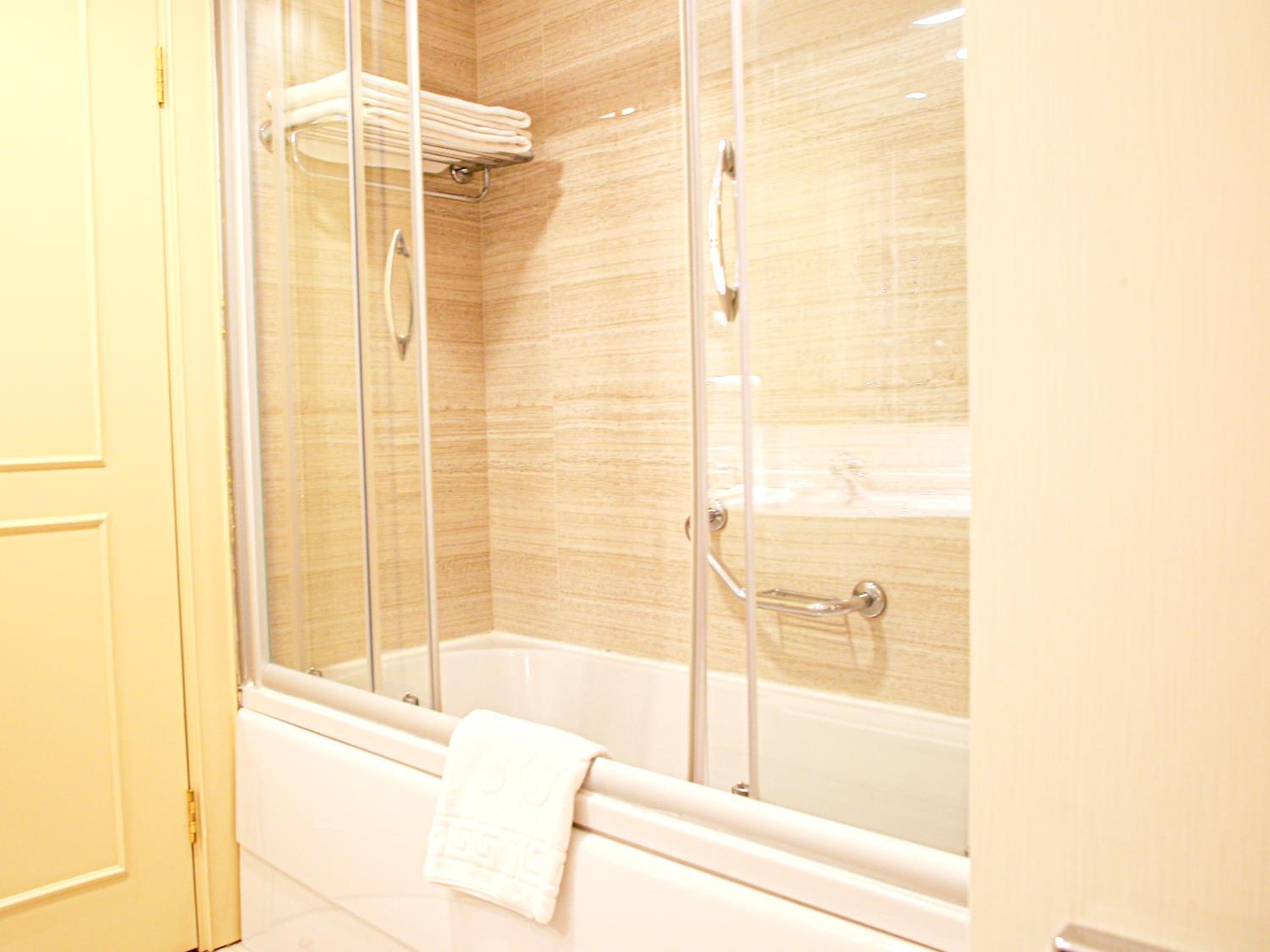 Standard King Room - Photo 4