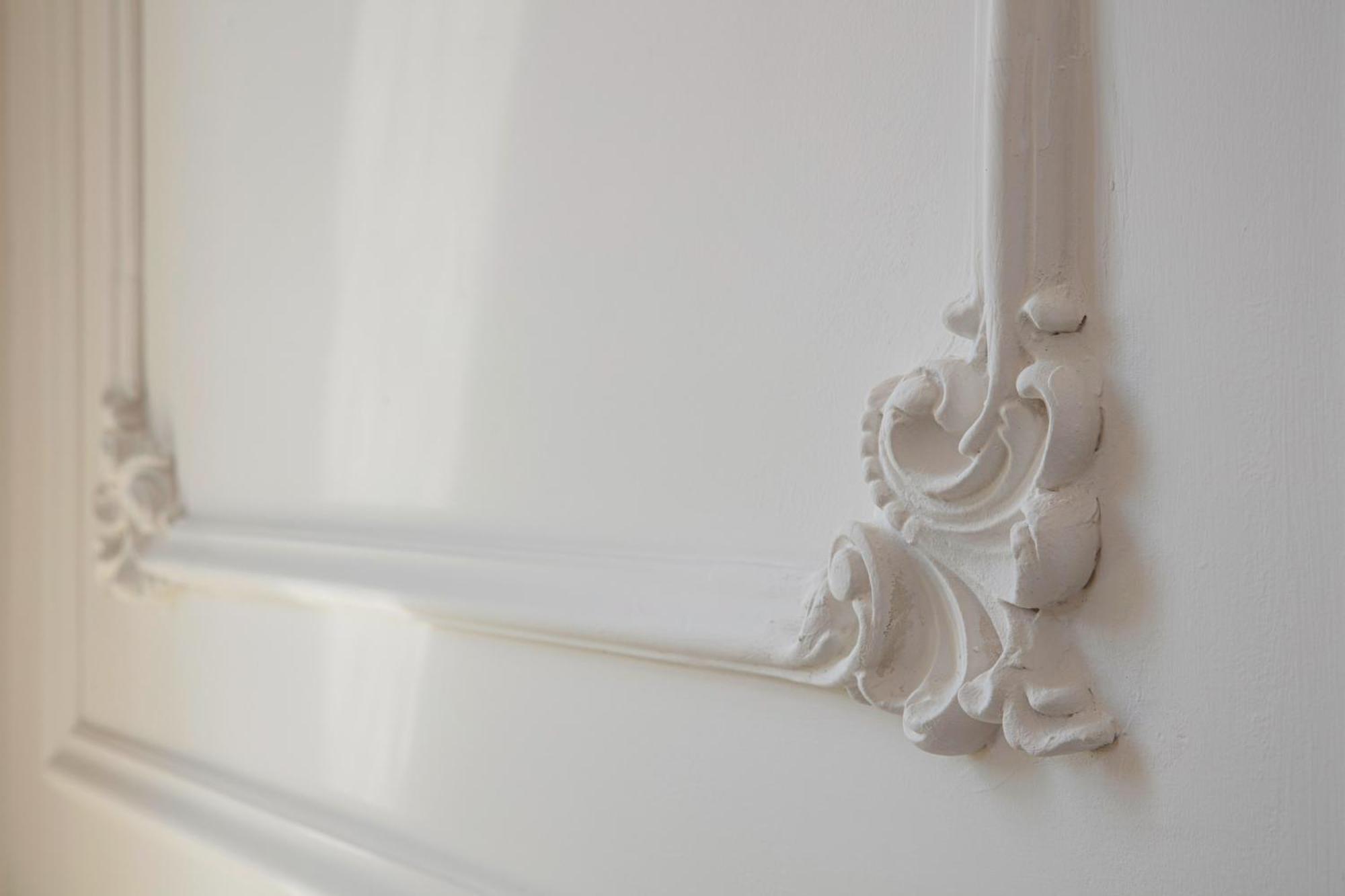 Queen Room thumbnail 6