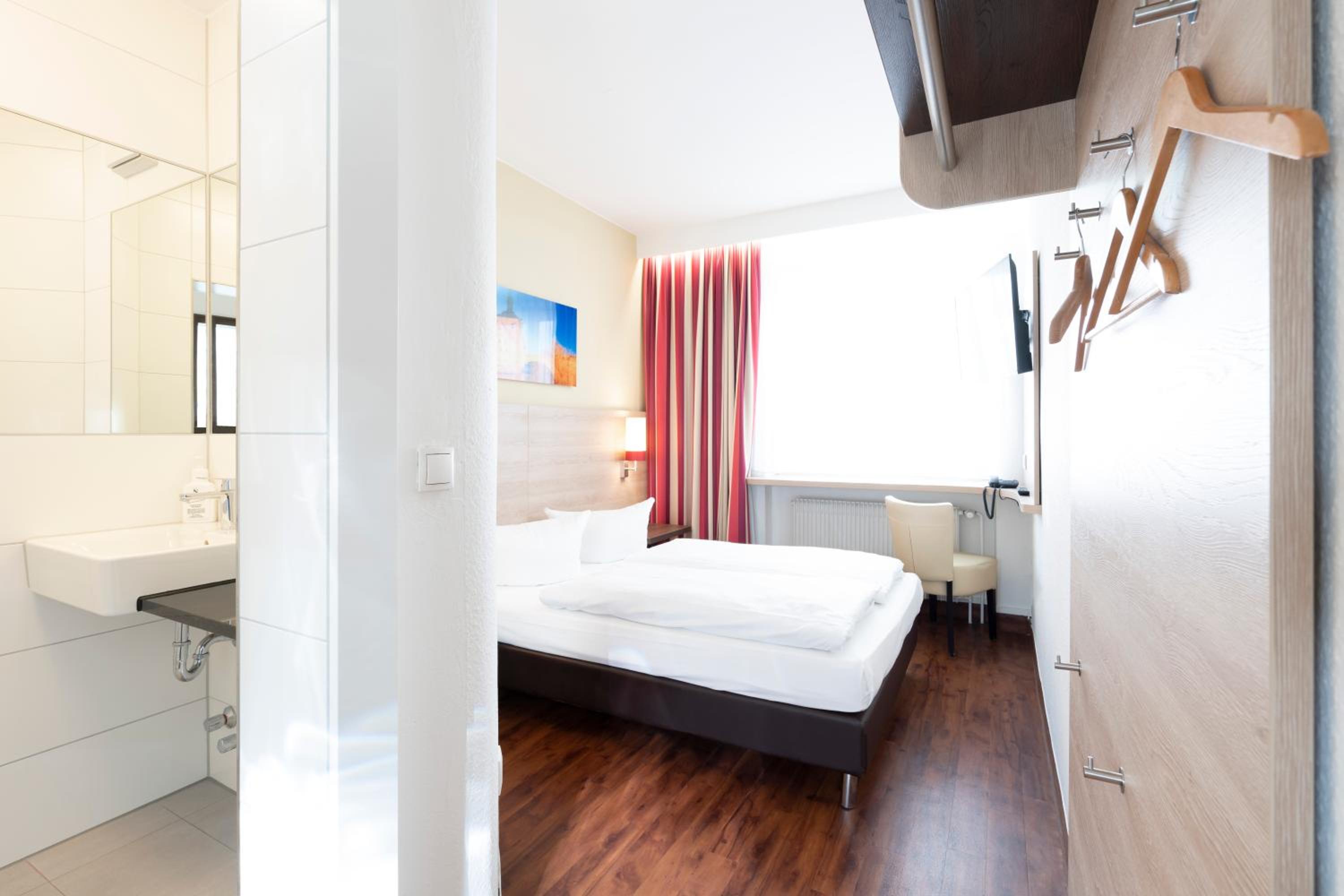 Basic Double Room photo 3