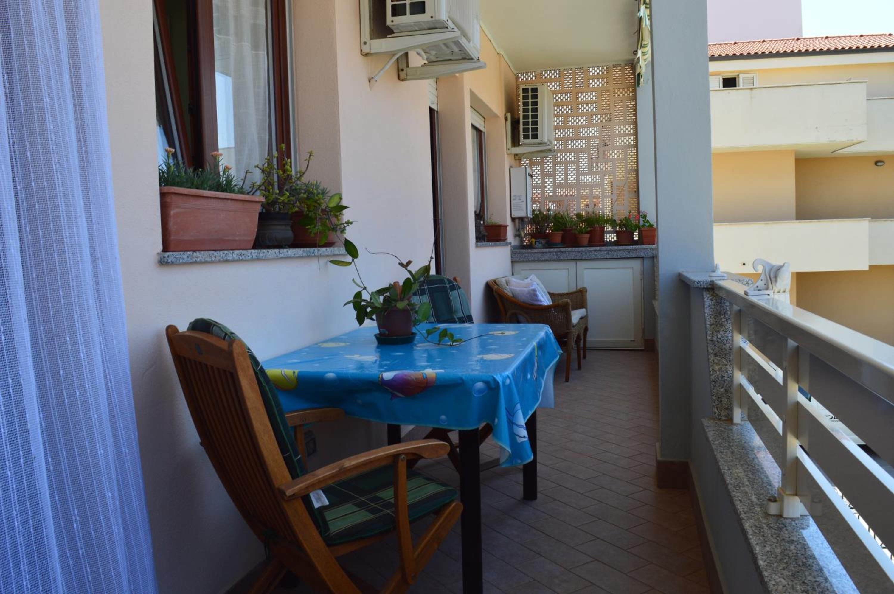 Deluxe Double Room with Extra Bed - Photo 17