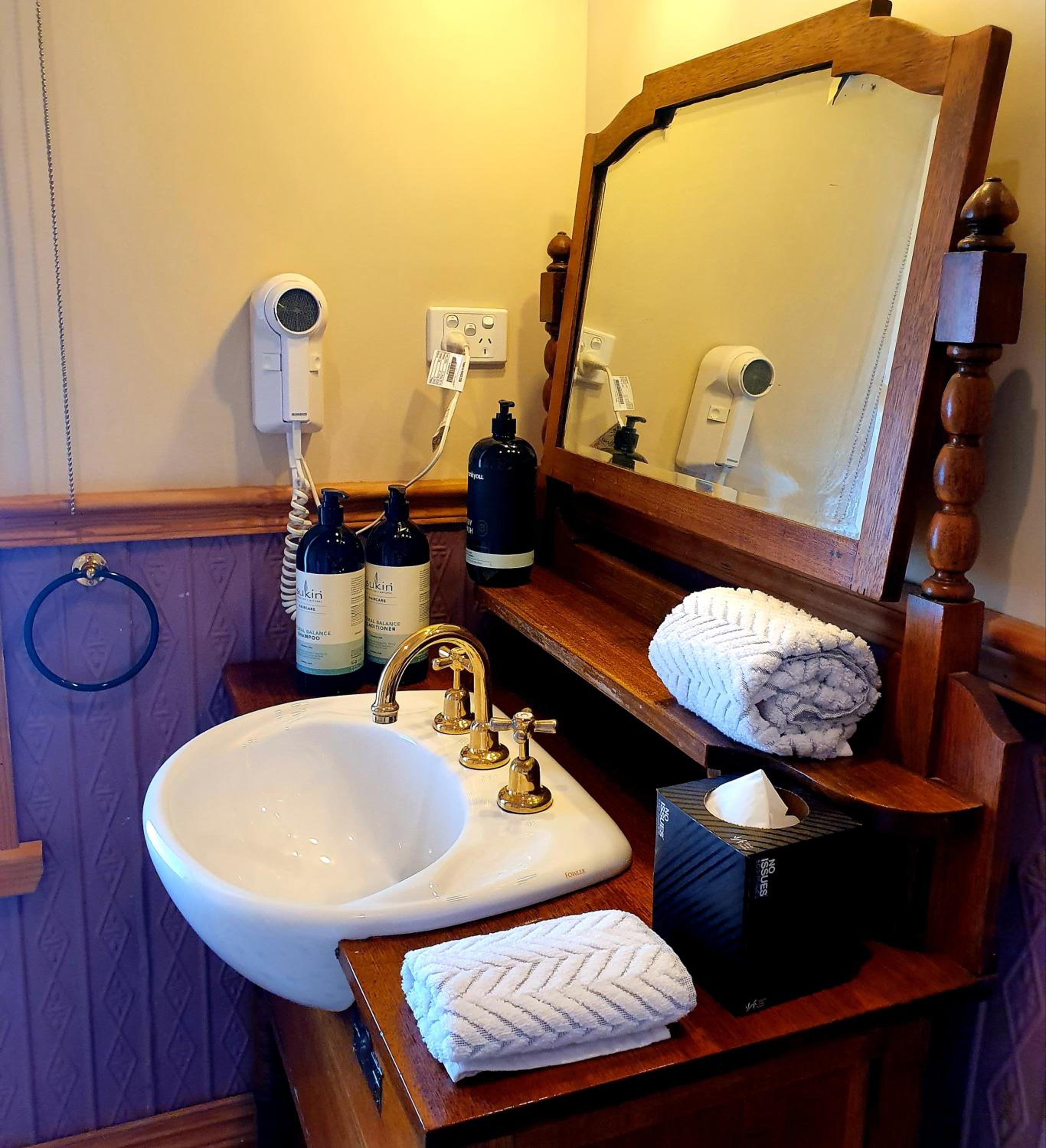 Queen Room photo 3