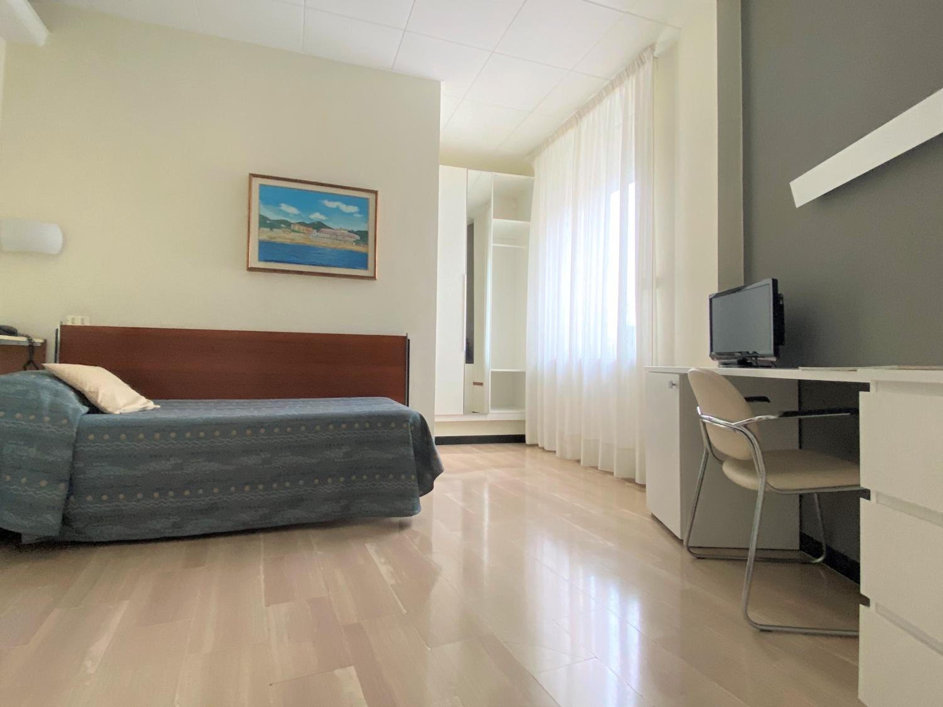Single Room photo 2