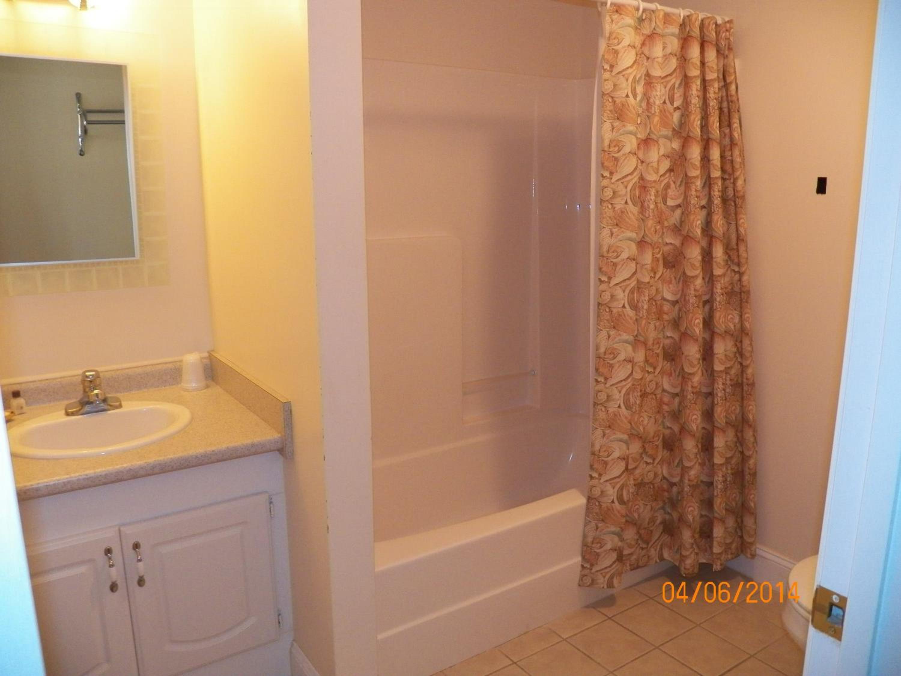 Queen Room - Photo 7