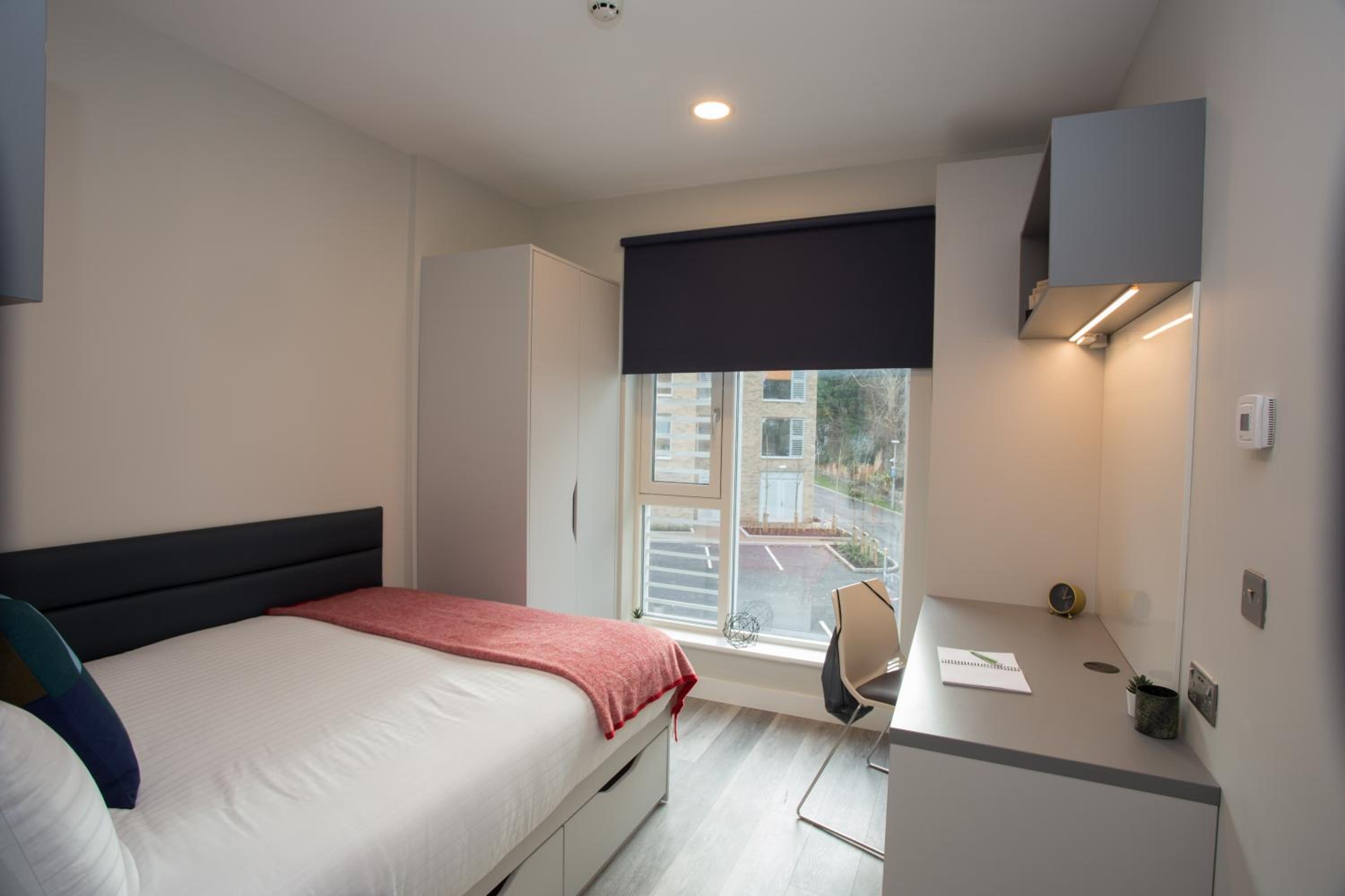 Double Room with Ensuite - Photo 2
