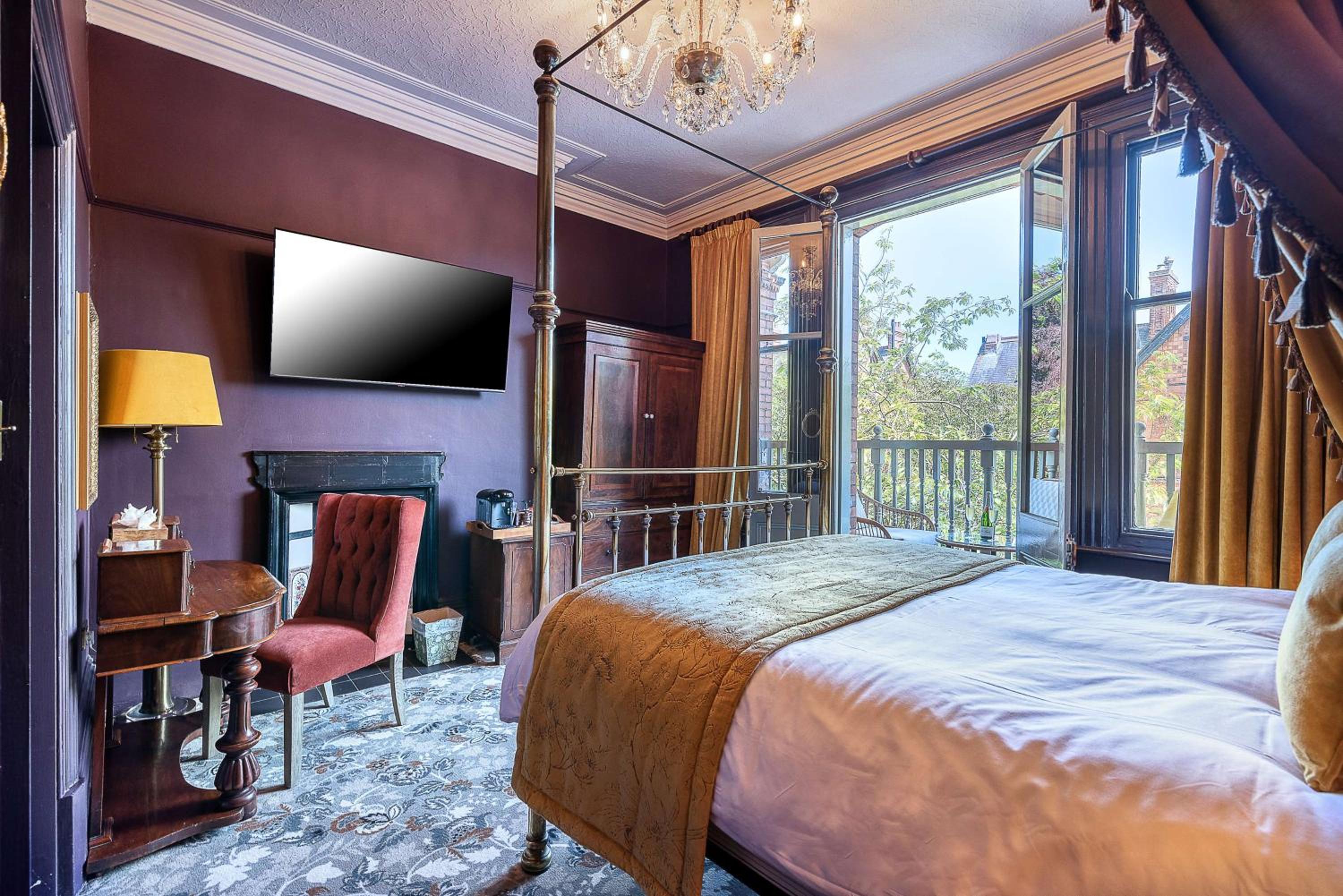 Superior Double Room with Four Poster Bed and Balcony photo 3