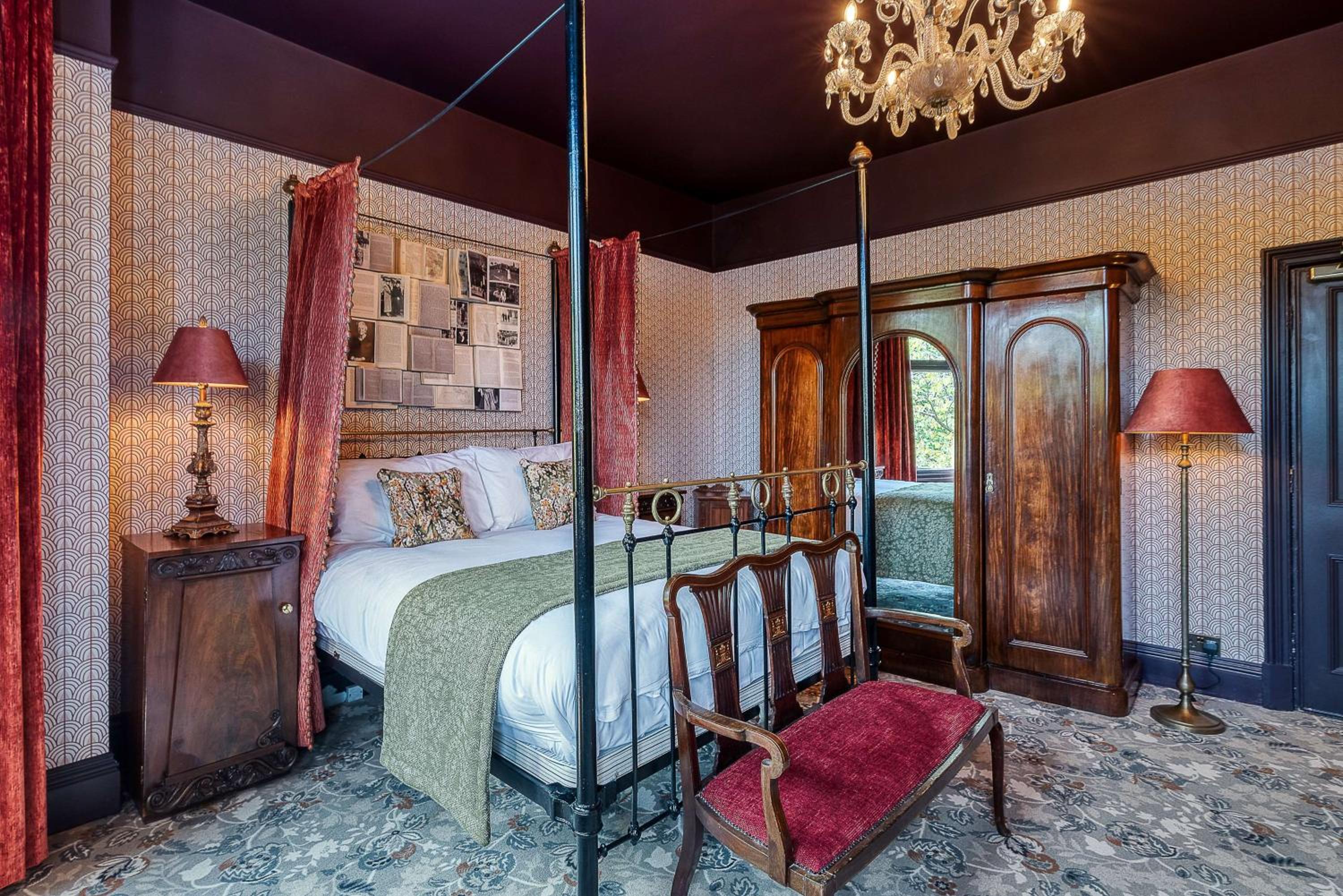 Double Room with Four Poster Bed photo 2