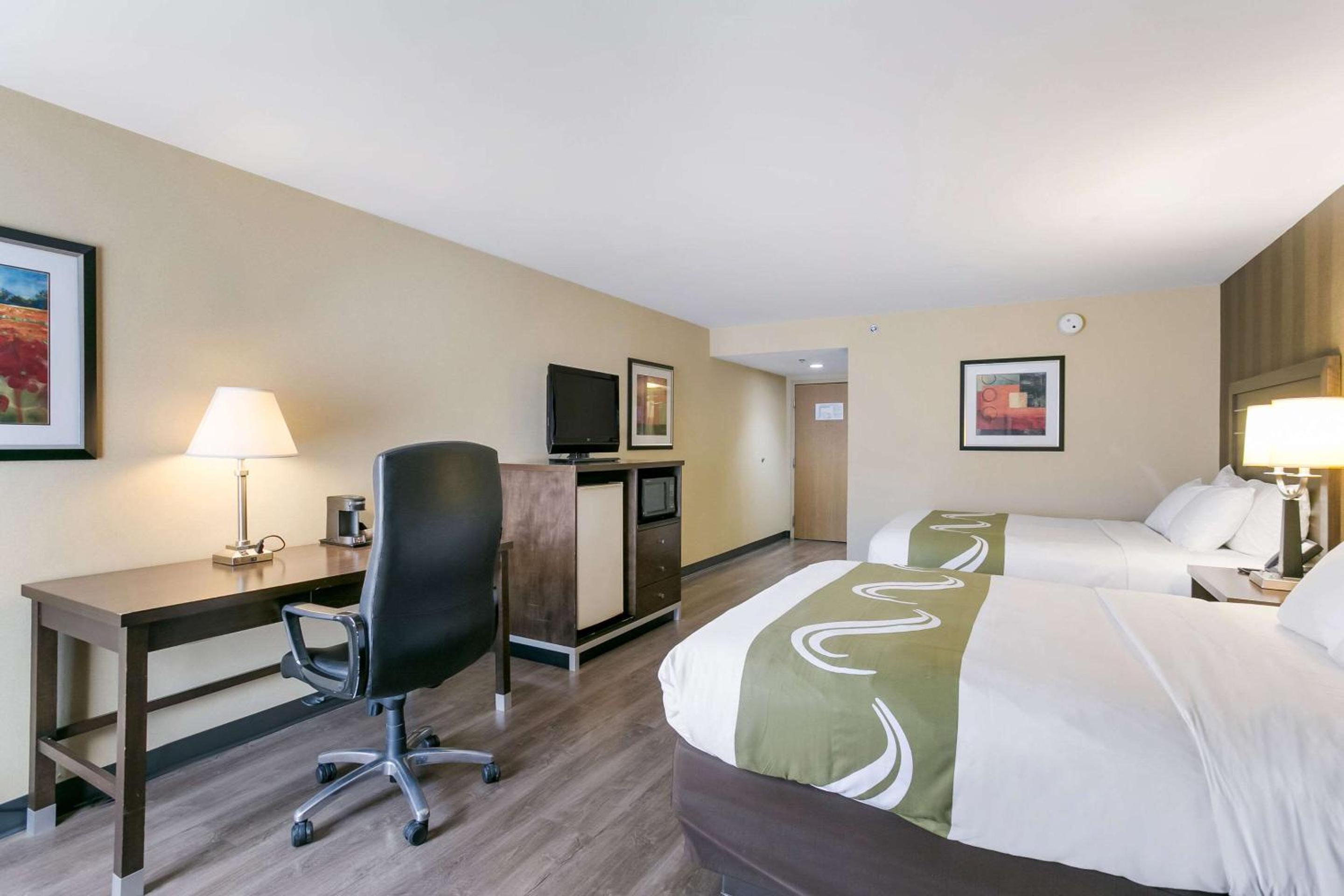 Double Room with Two Double Beds - Non-Smoking - Photo 2