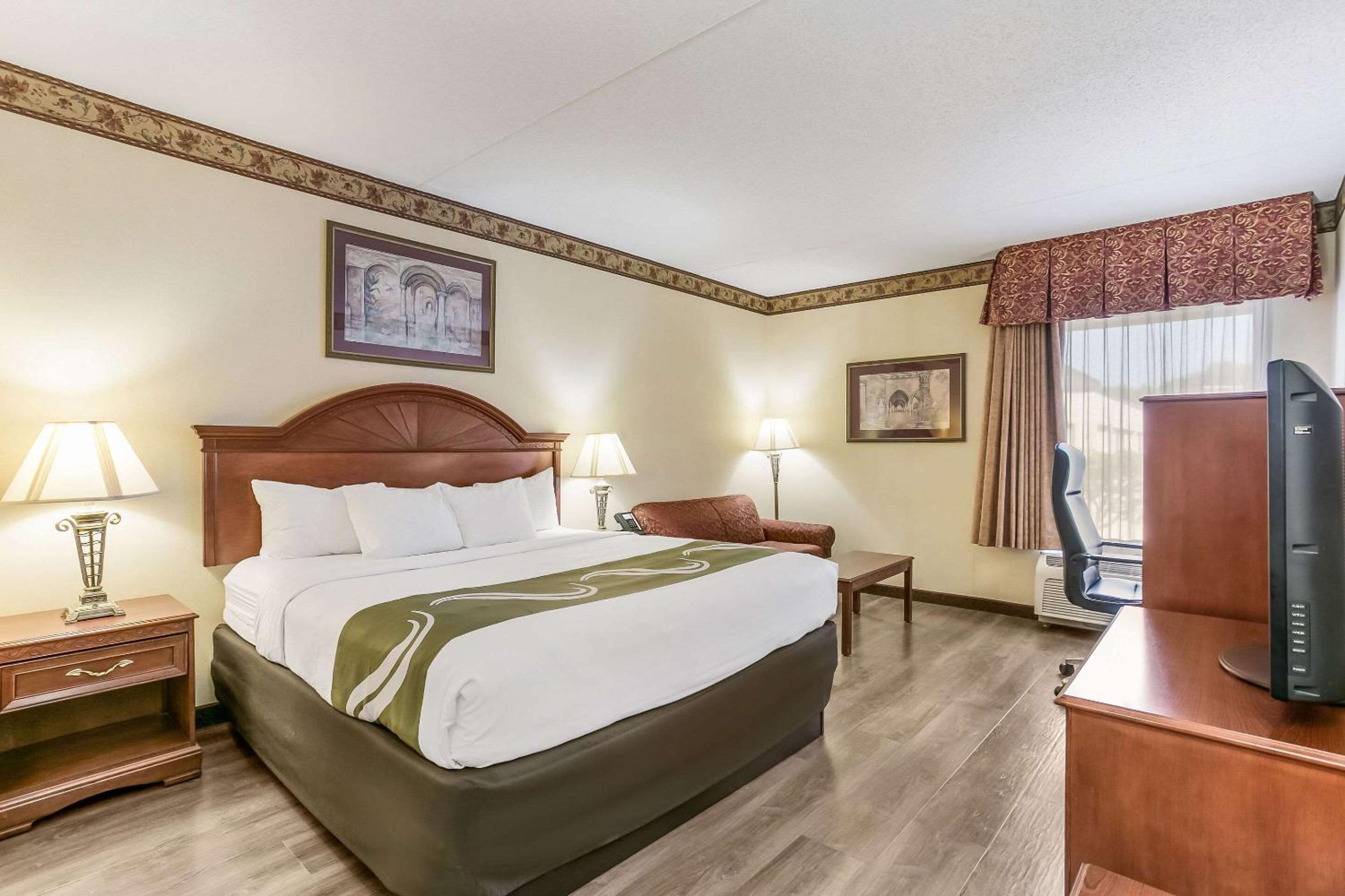 King Room - Non-Smoking - Photo 1