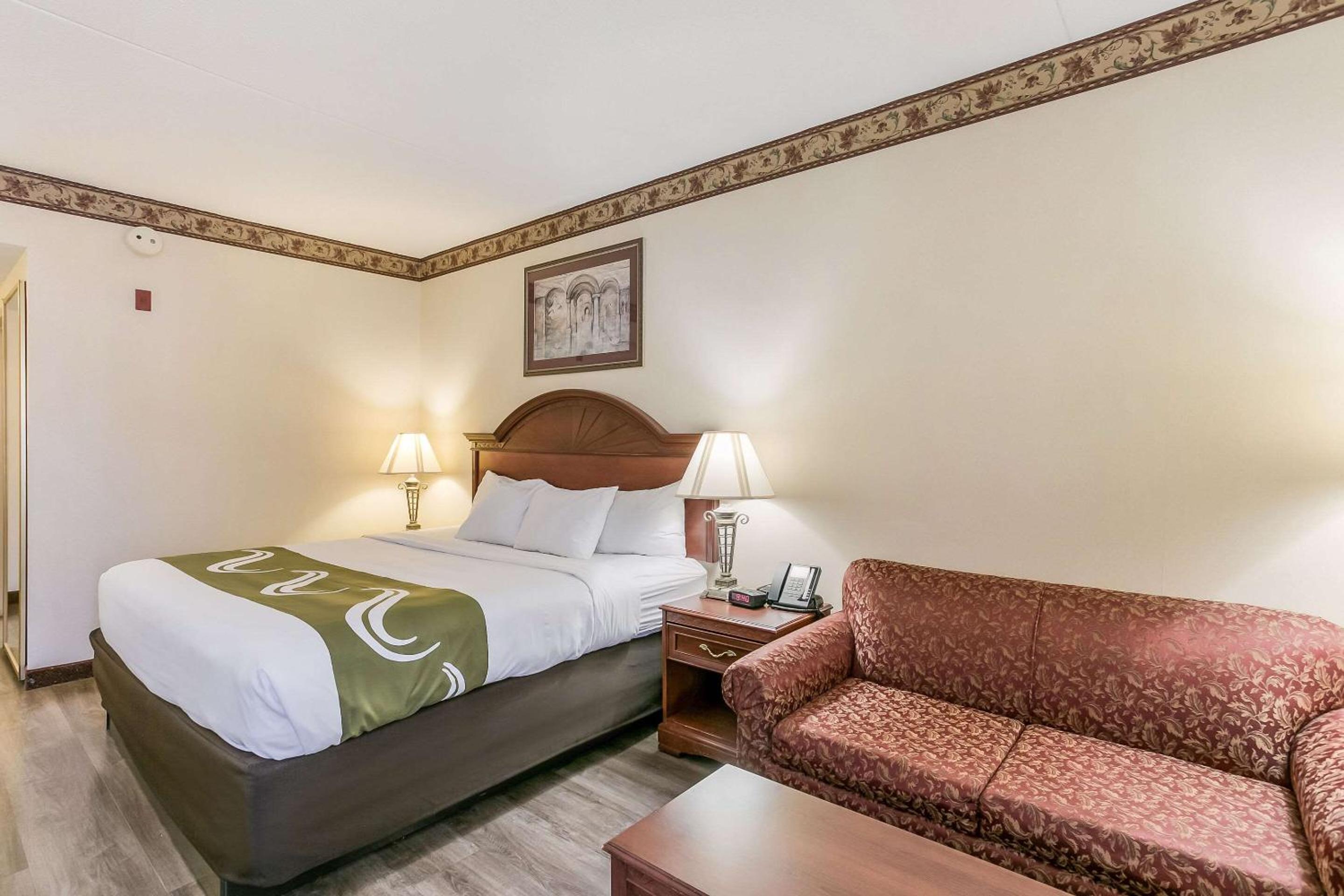 King Room - Non-Smoking - Photo 2