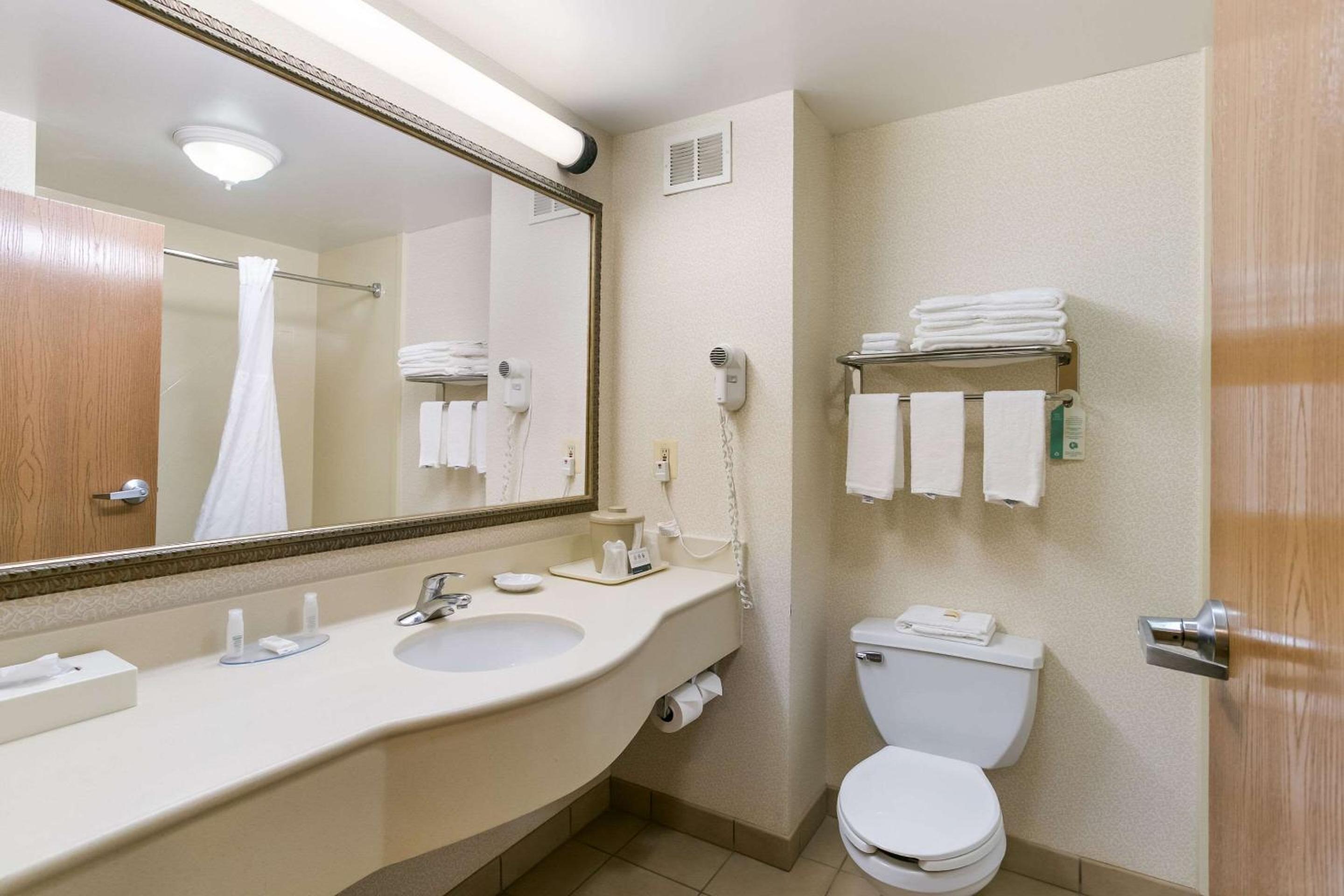 Double Room with Two Double Beds - Non-Smoking - Photo 4