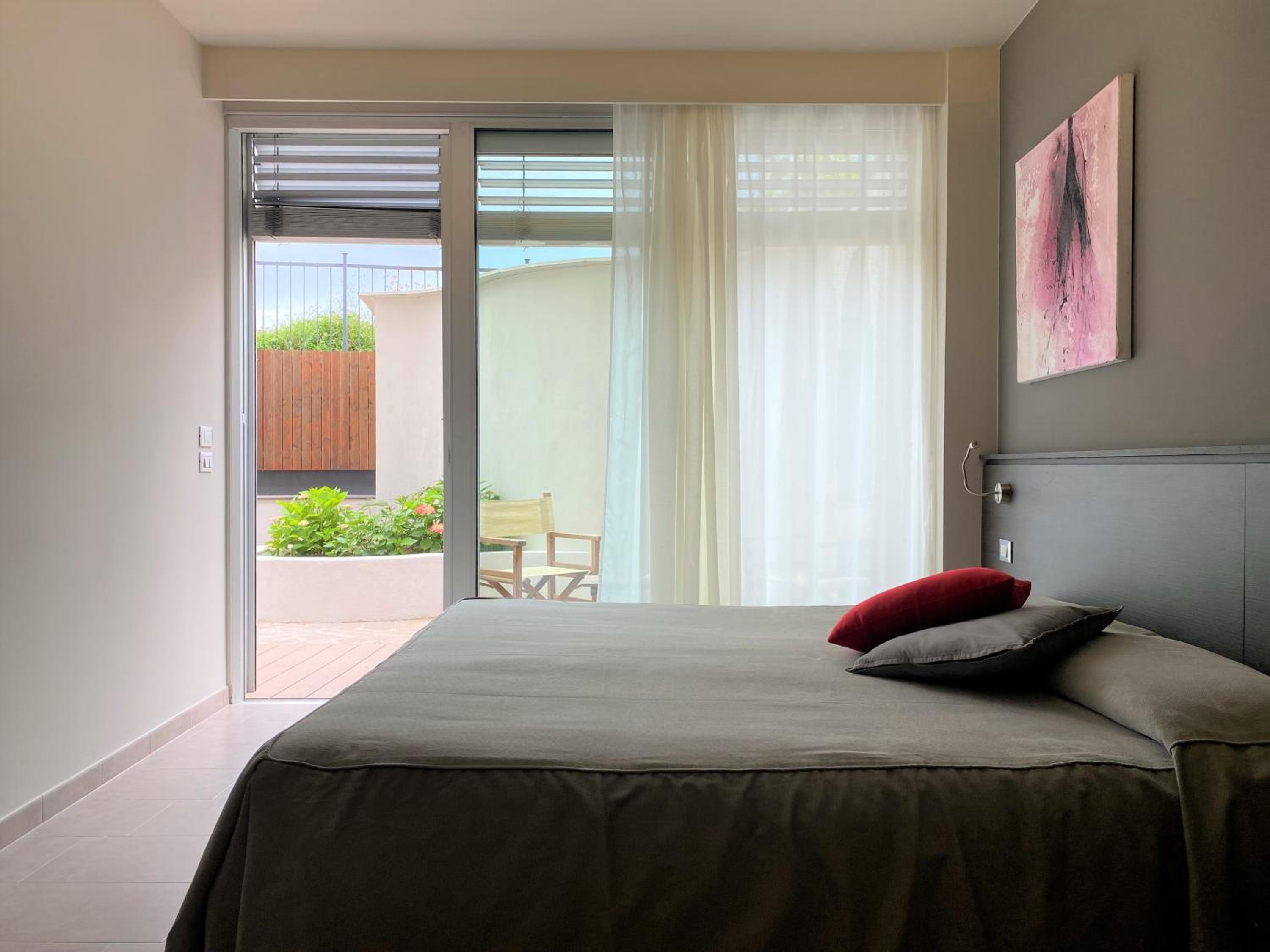 Double Room with Patio photo 2