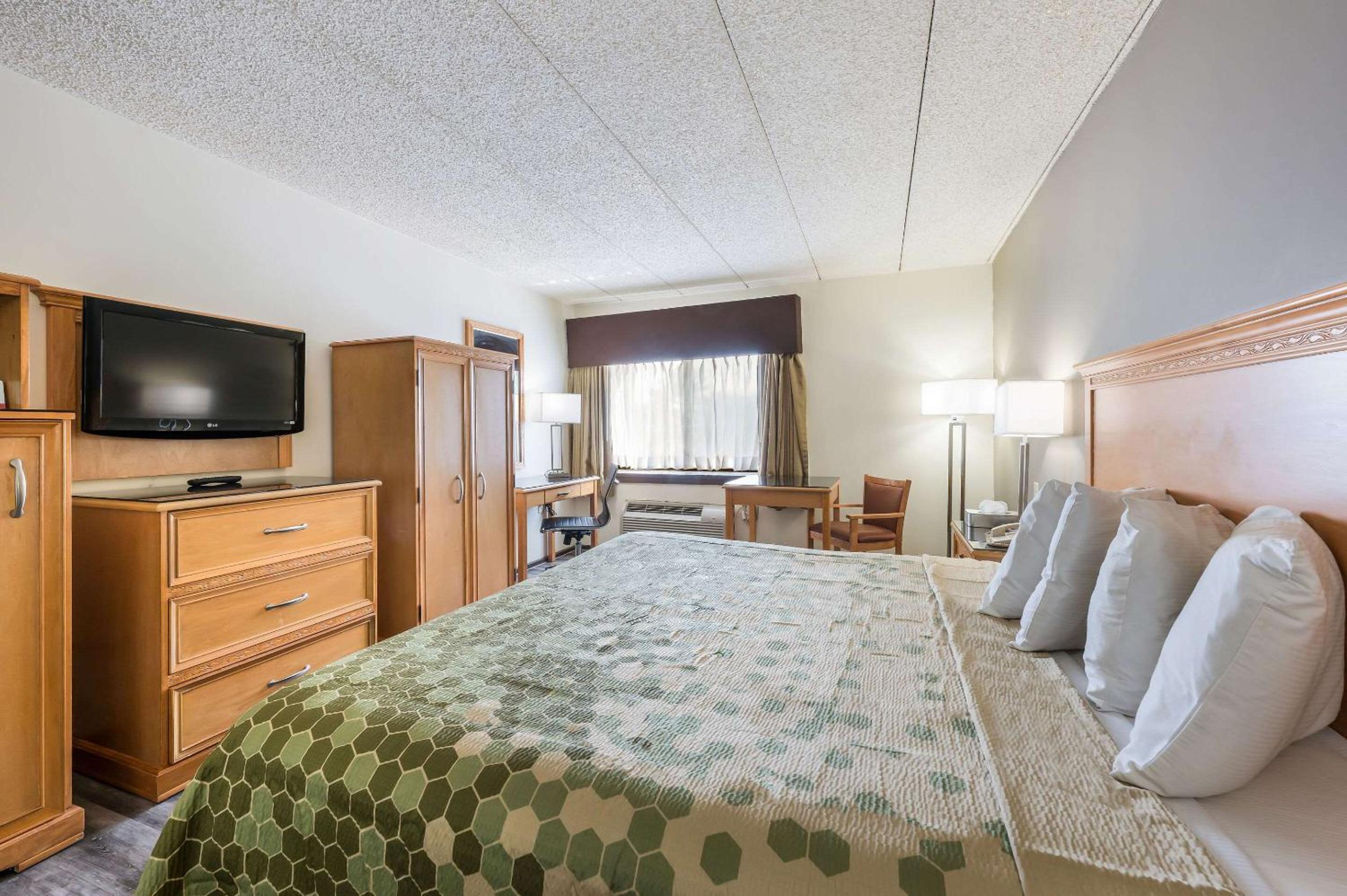King Room - Non-Smoking photo 2