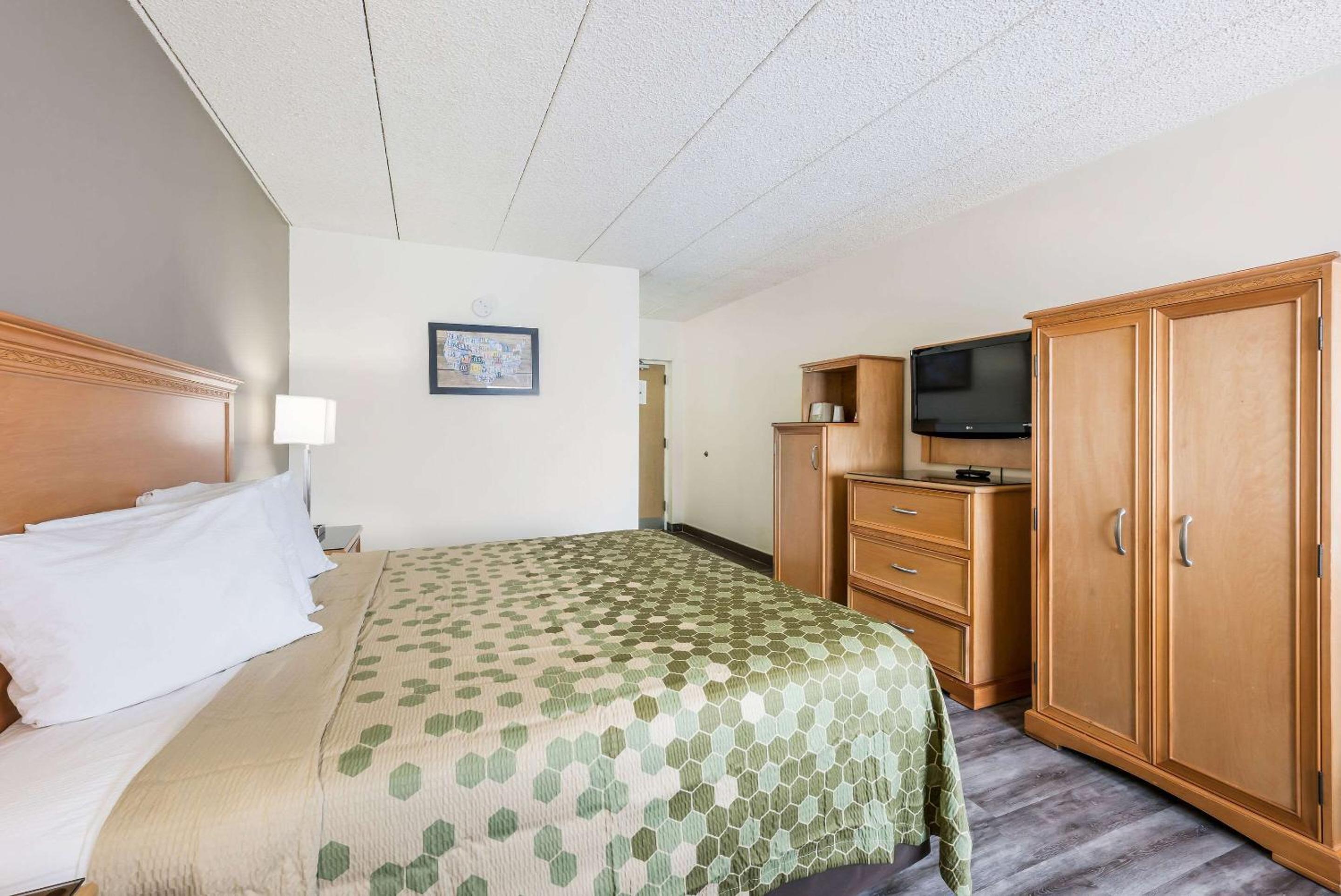King Room - Accessible/Smoking photo 3
