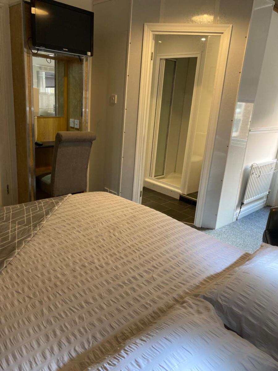 Double Room with ensuite photo 3