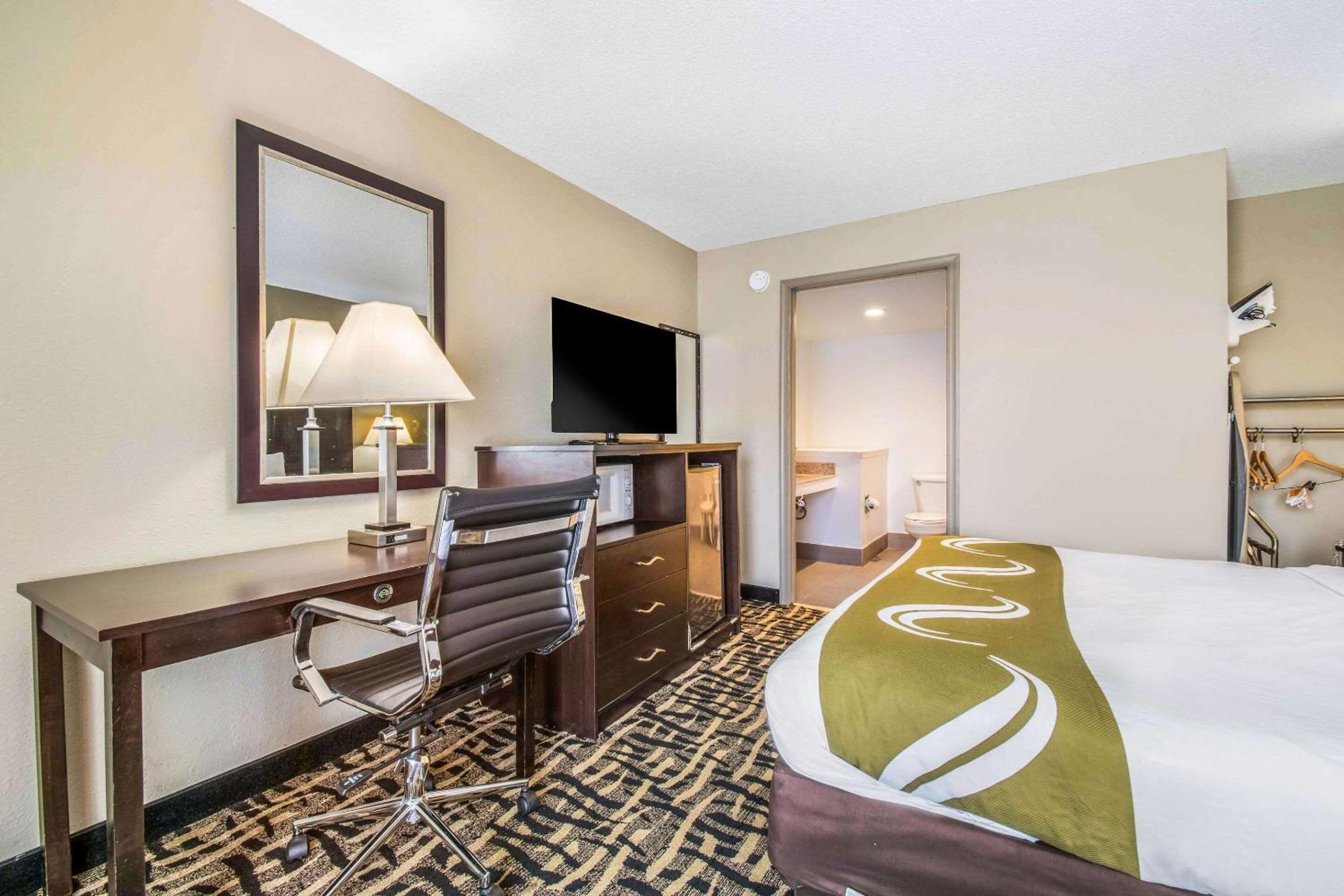 King Room - Accessible/Non-Smoking - Photo 3
