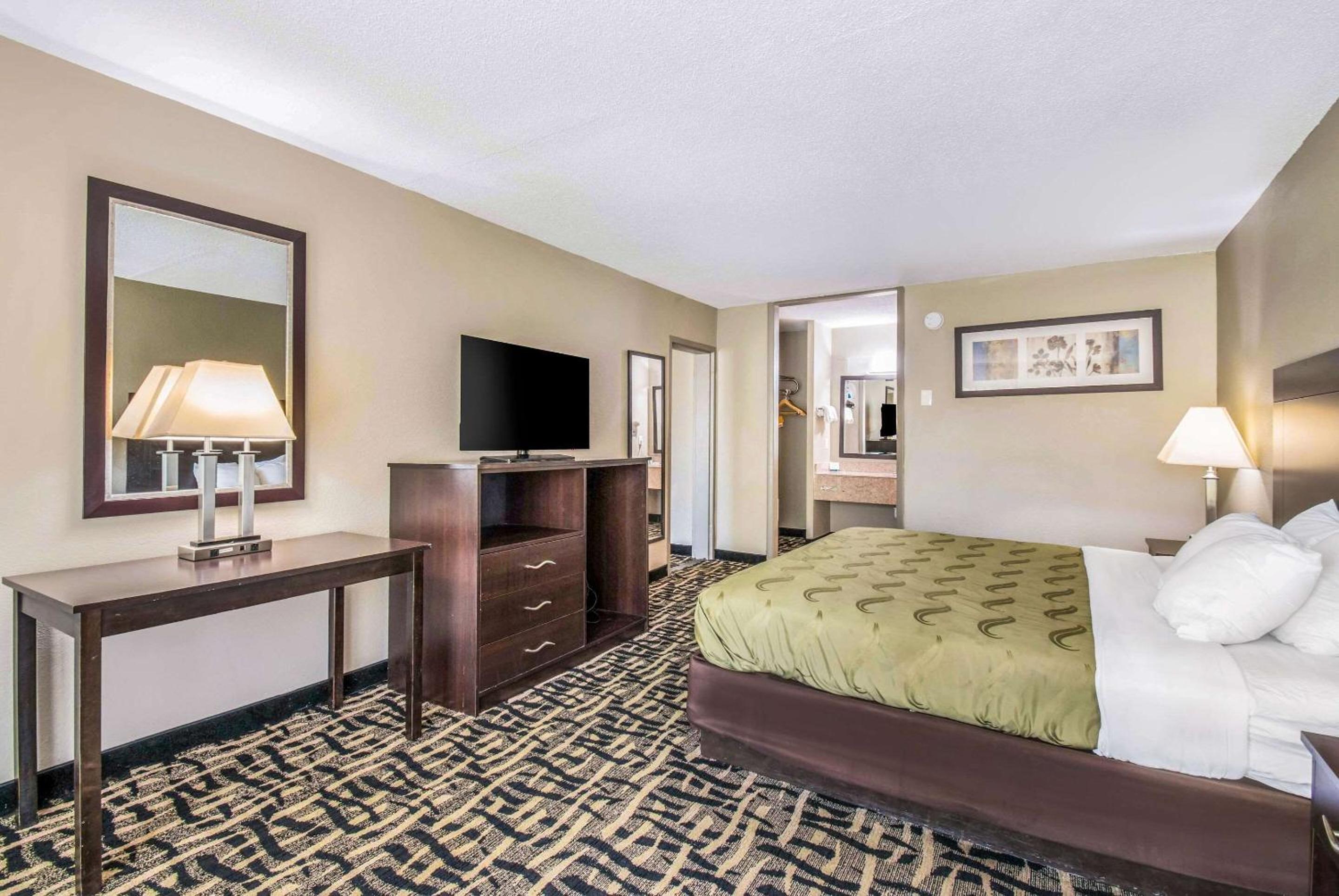 King Suite - Non Smoking - Photo 3