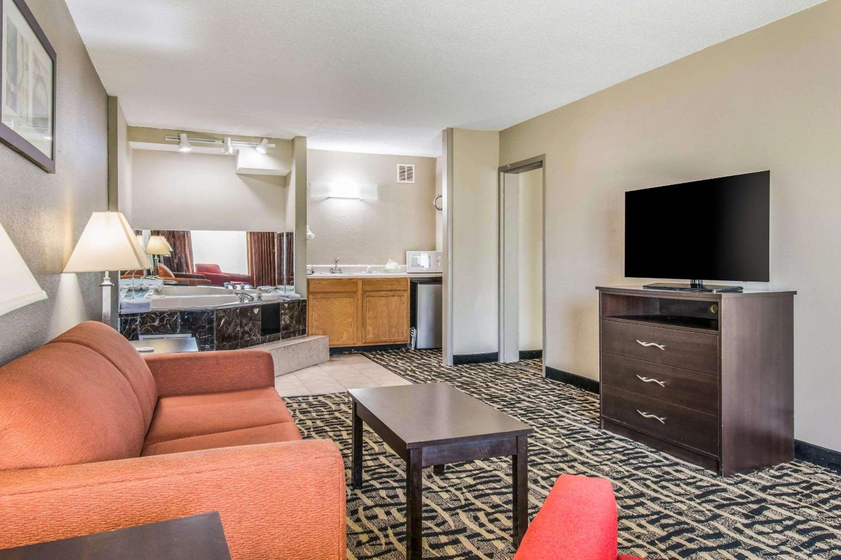 King Suite - Non Smoking - Photo 1