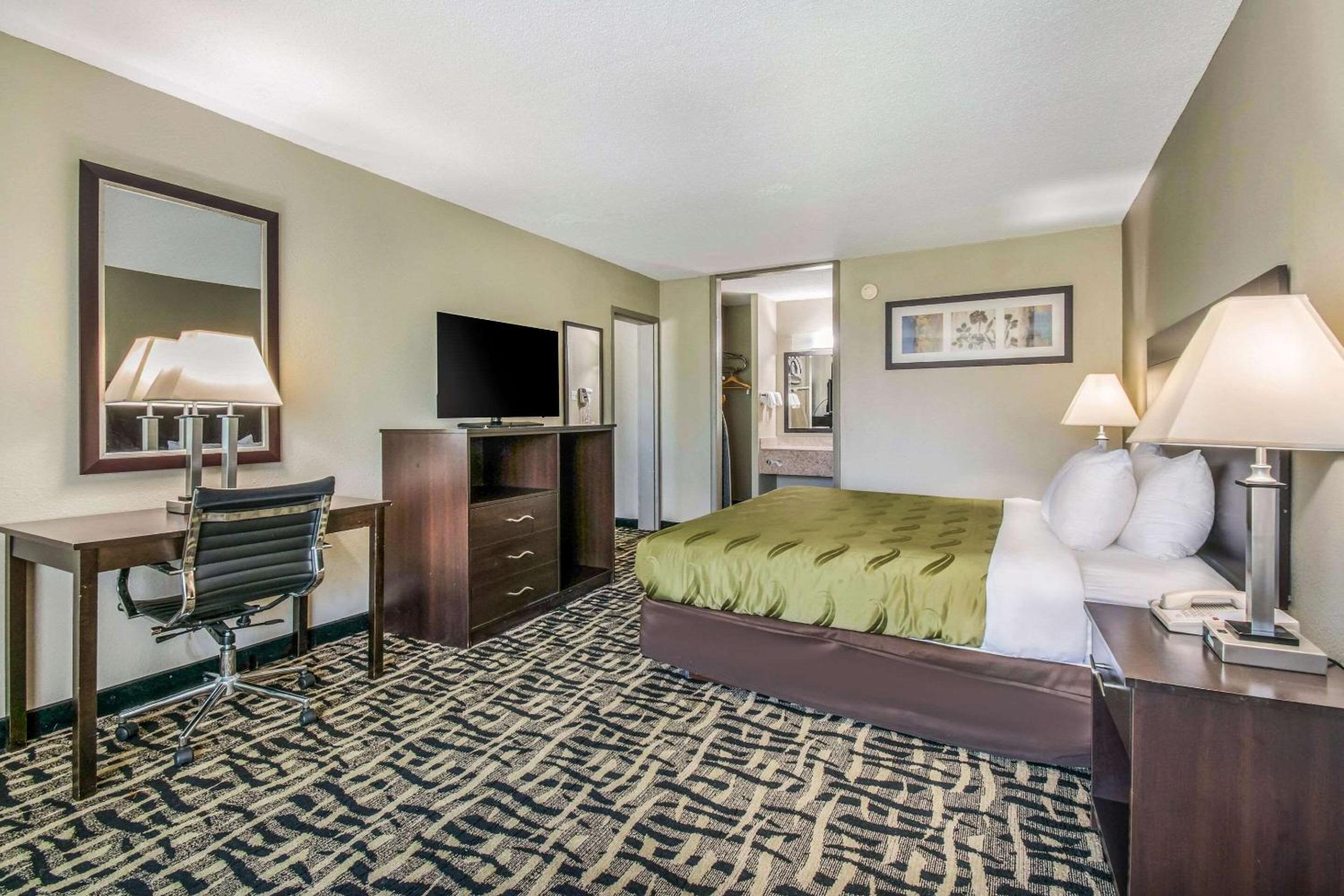 King Suite - Non Smoking - Photo 3
