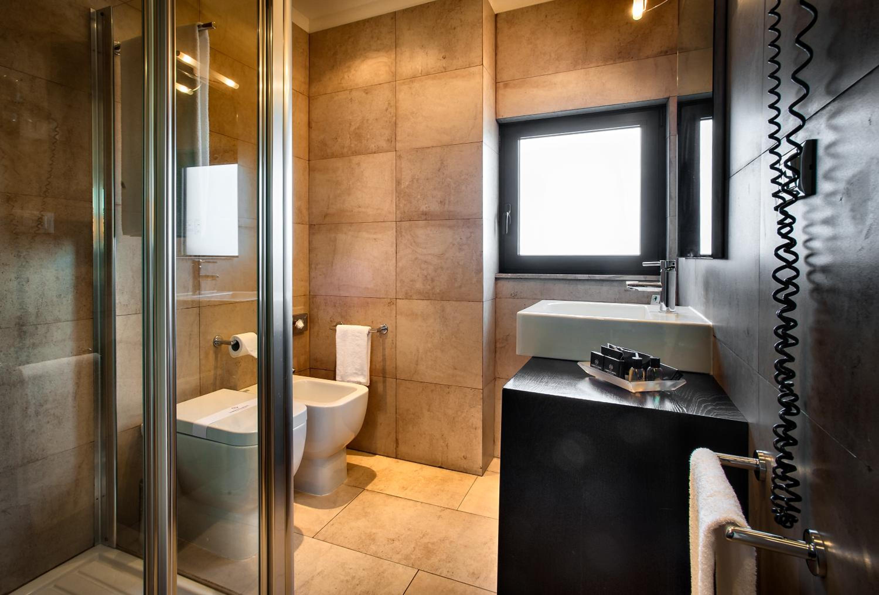 Superior Double Room - Top Floor - Photo 15