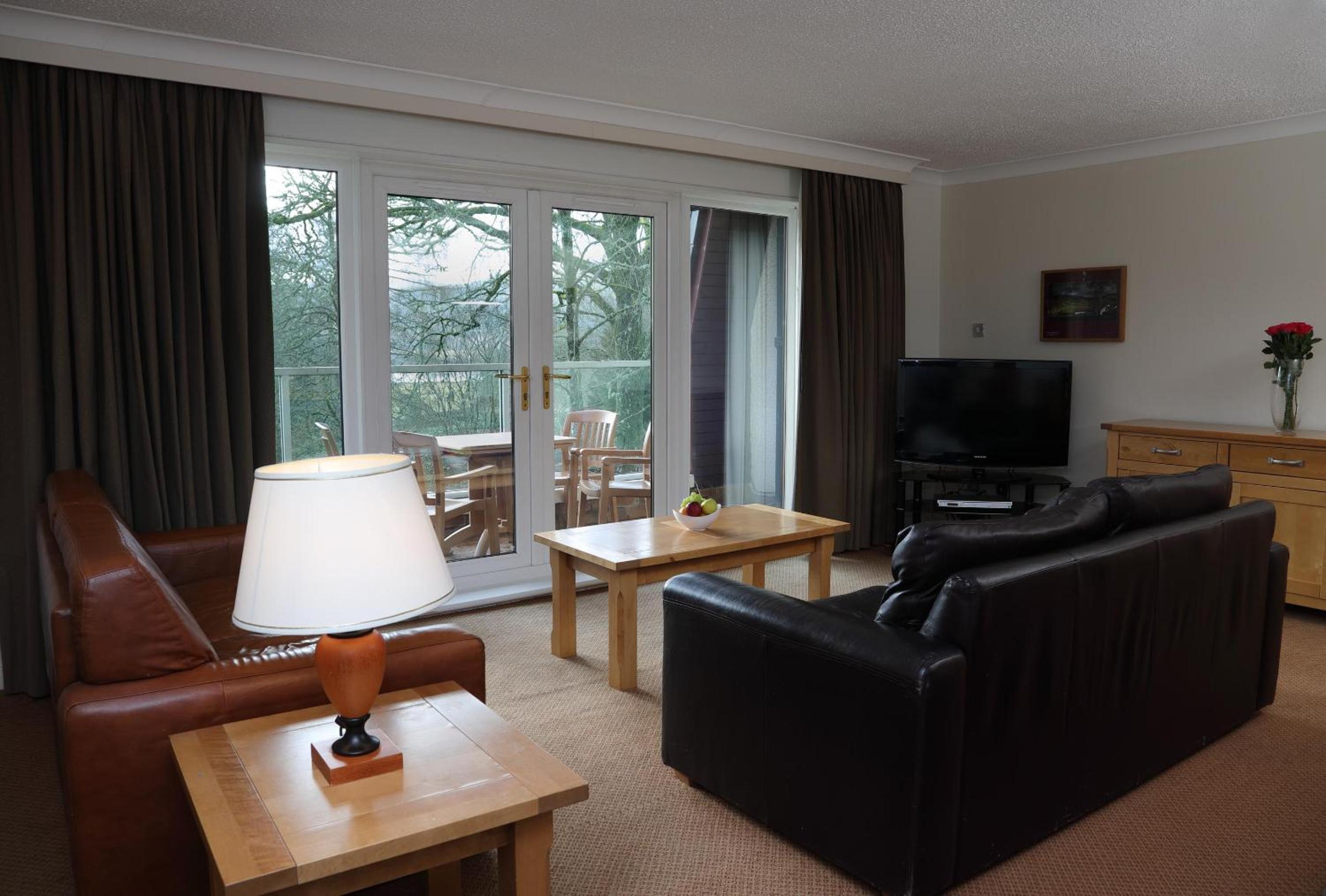 Traditional Three Bedroom Apartment photo 3
