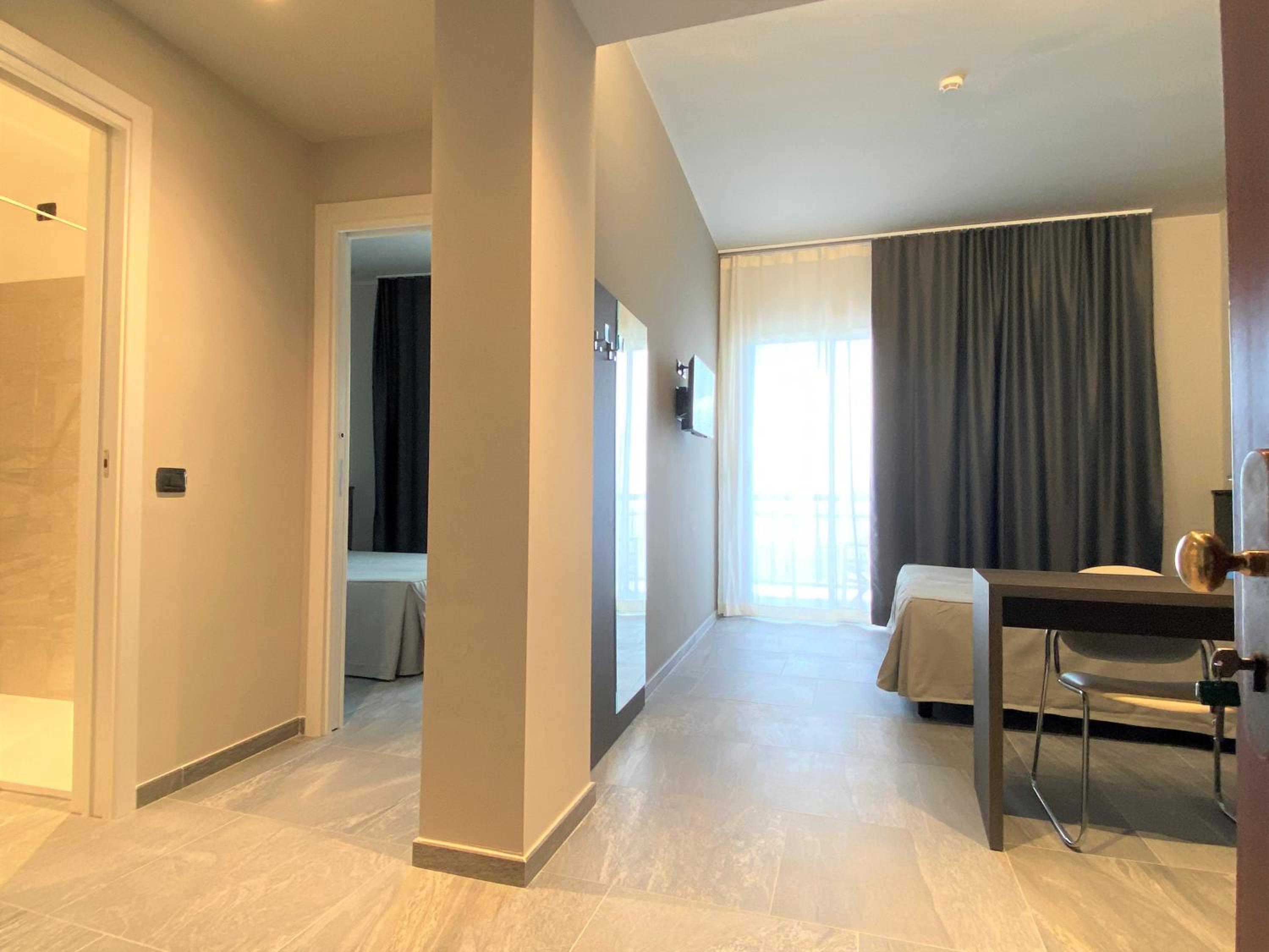 Family Room with Balcony photo 2