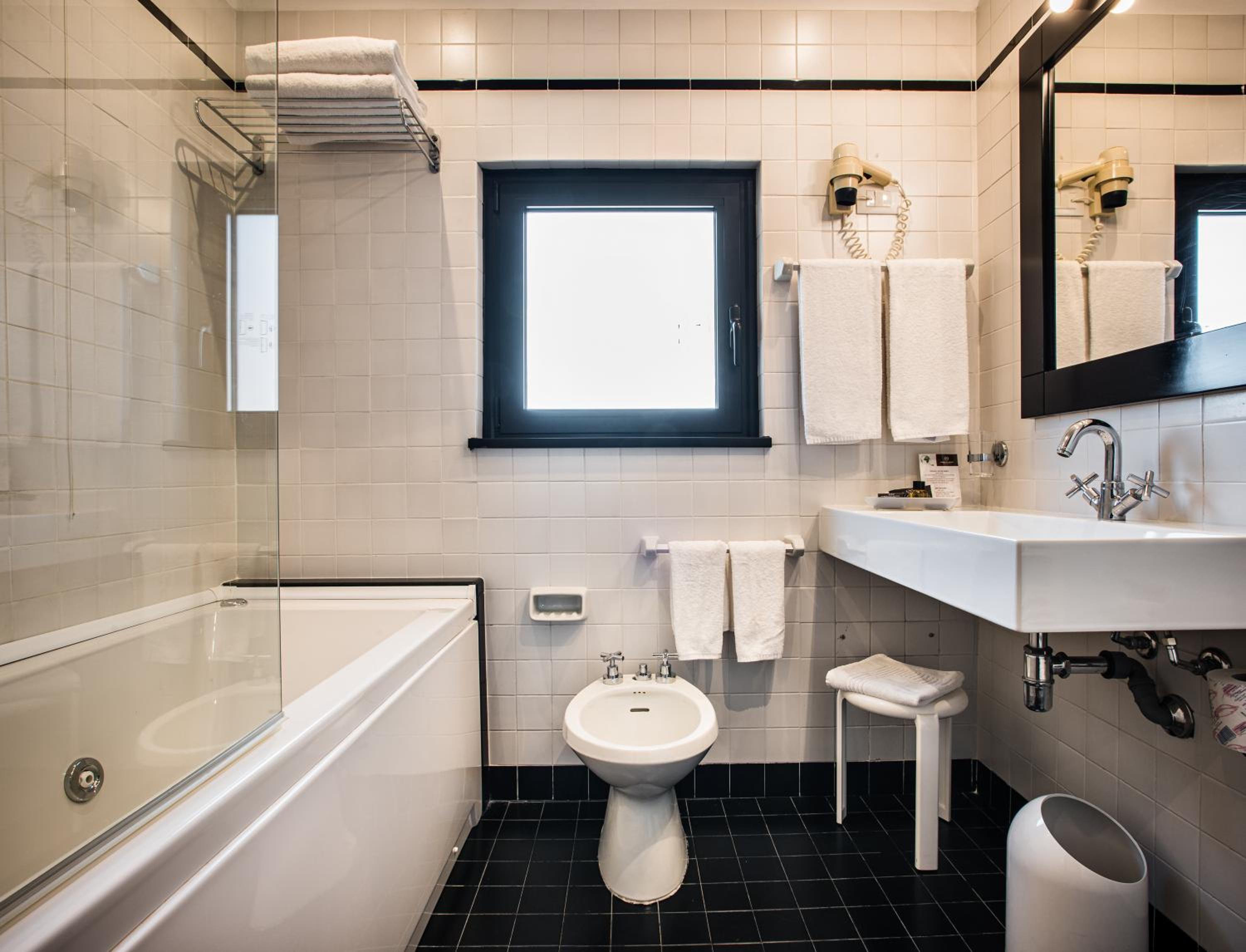Classic Double or Twin Room - Photo 27