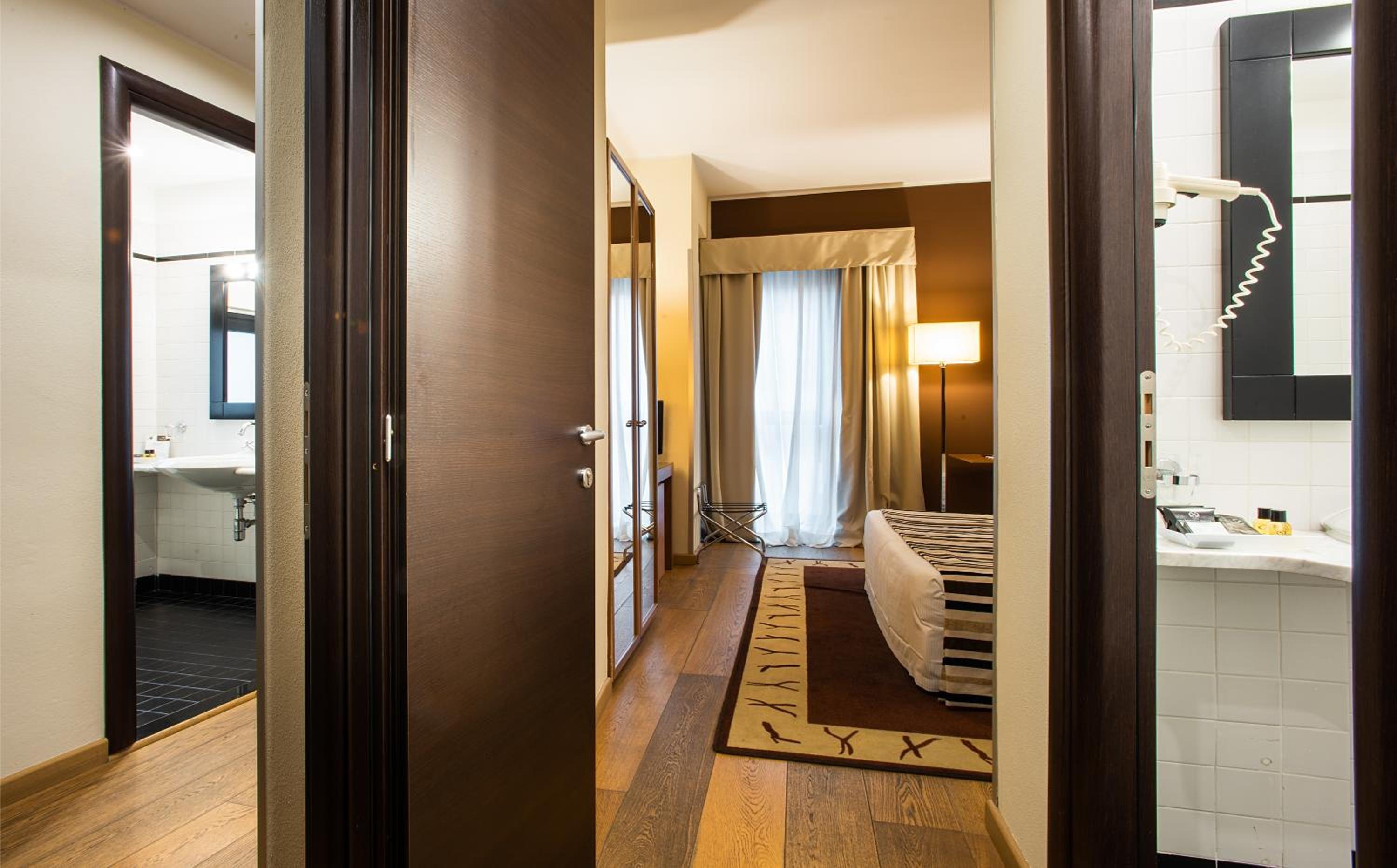 Family Room (2 взрослых + 1 ребенок)